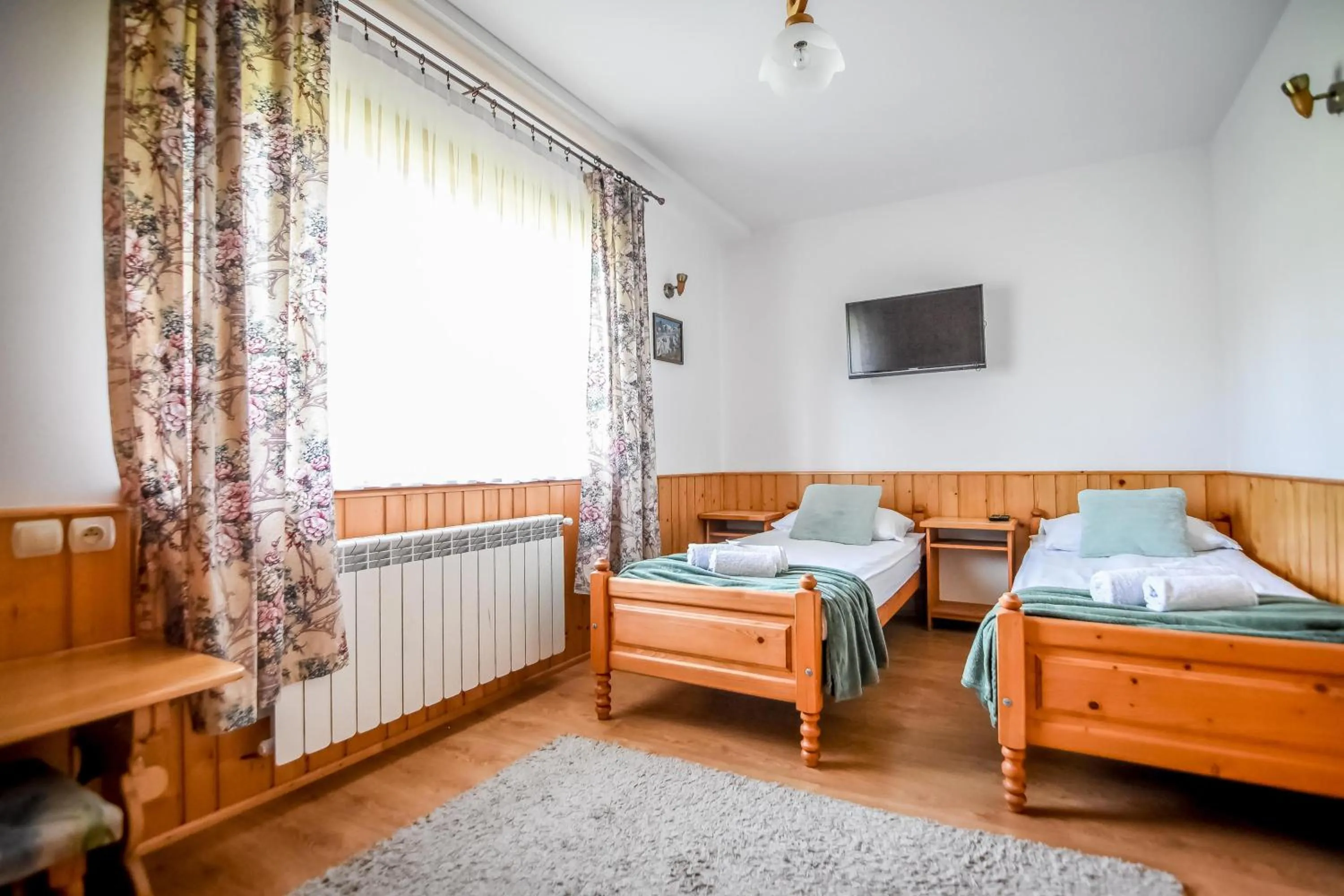 Photo of the whole room, Bed in U Króla