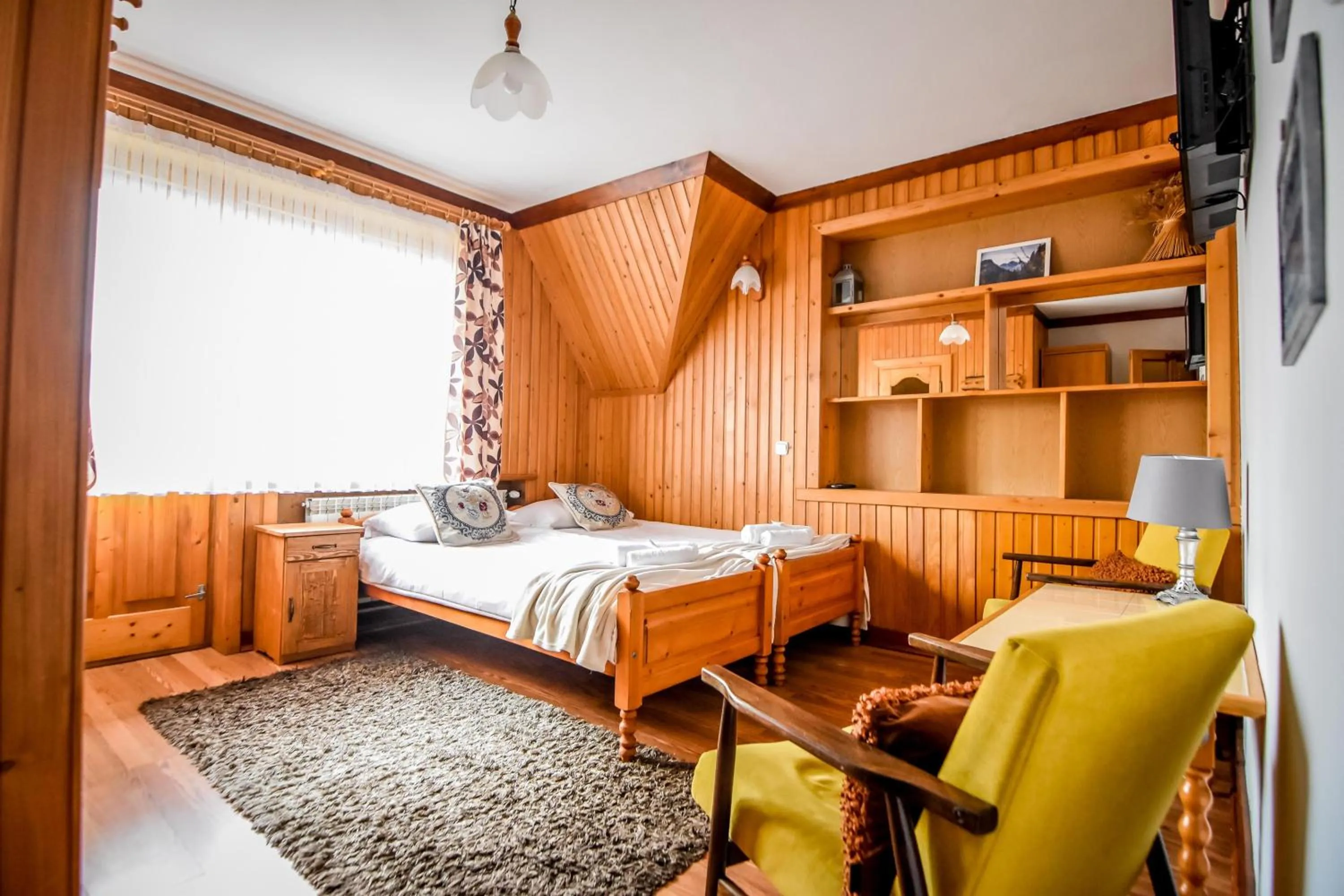 Photo of the whole room, Bed in U Króla