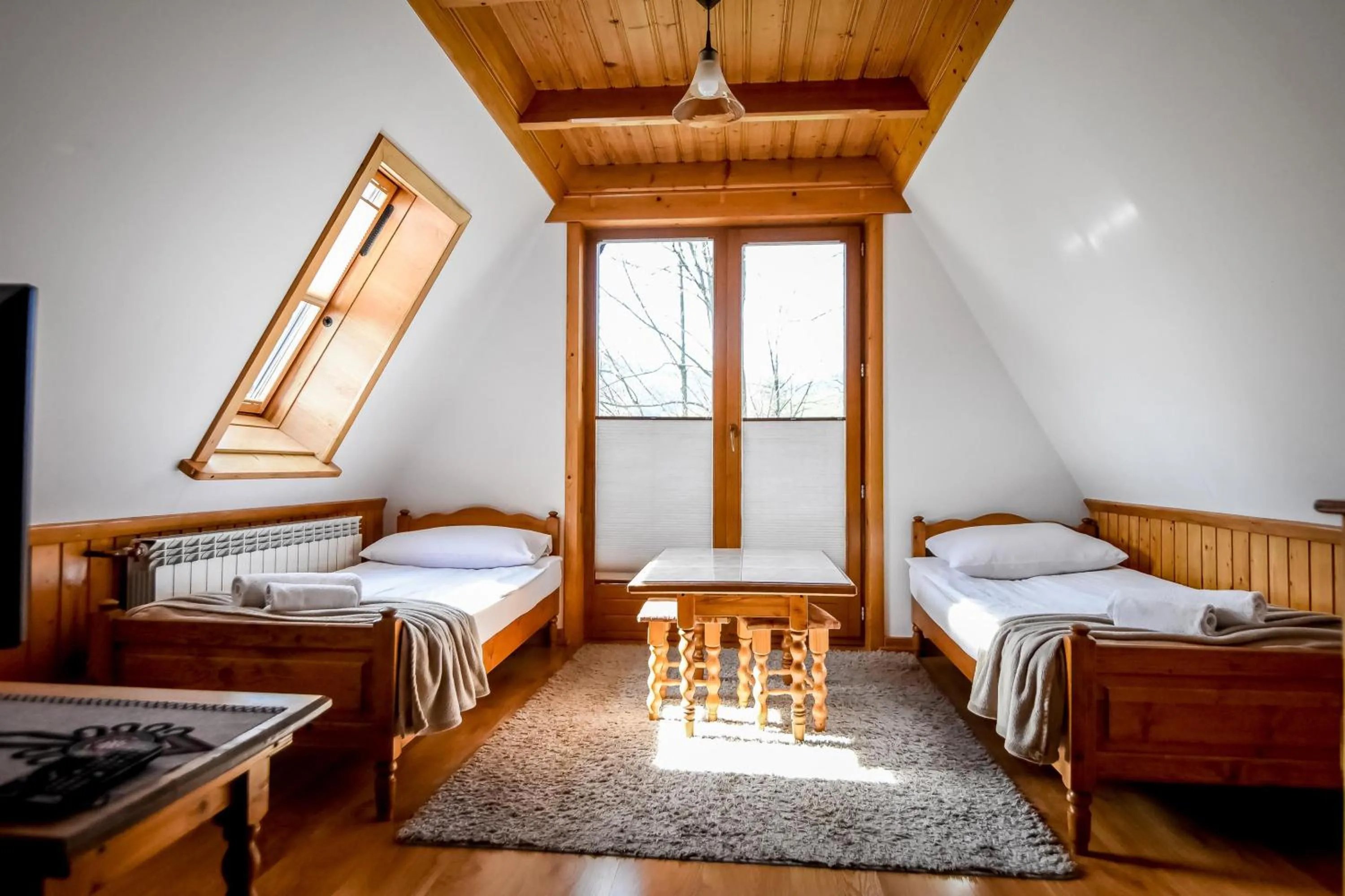 Photo of the whole room, Bed in U Króla
