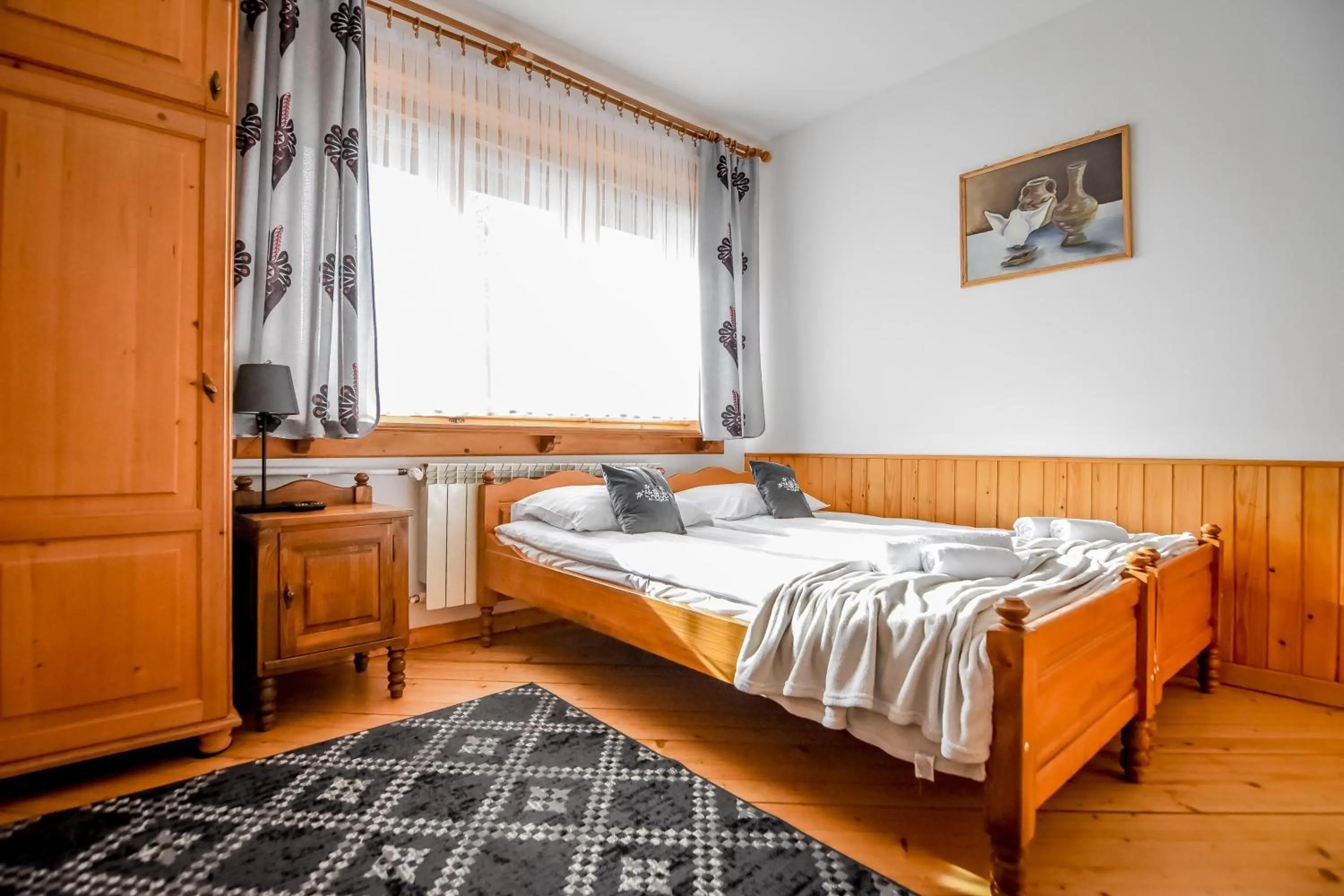 Photo of the whole room, Bed in U Króla