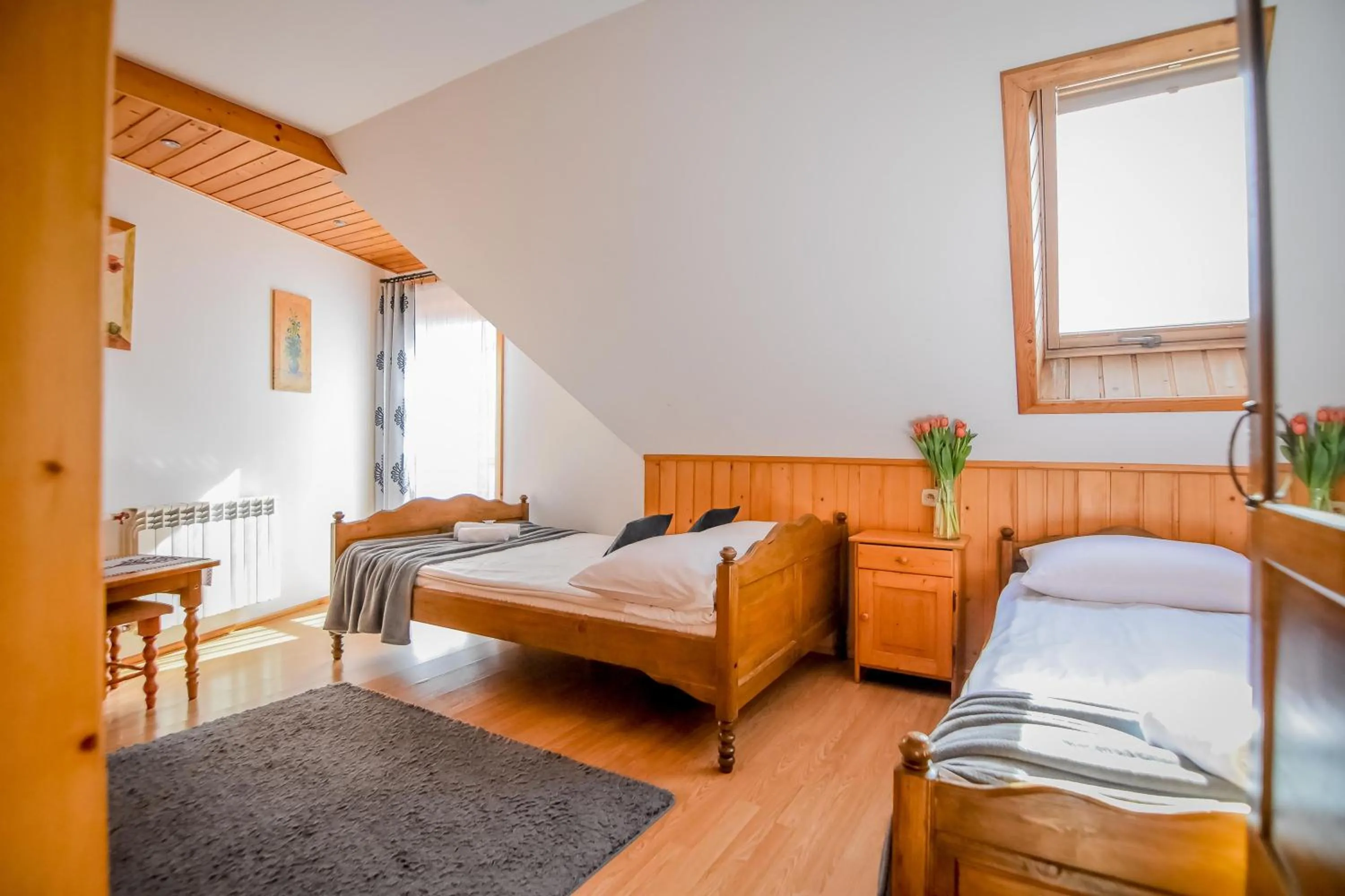 Photo of the whole room, Bed in U Króla