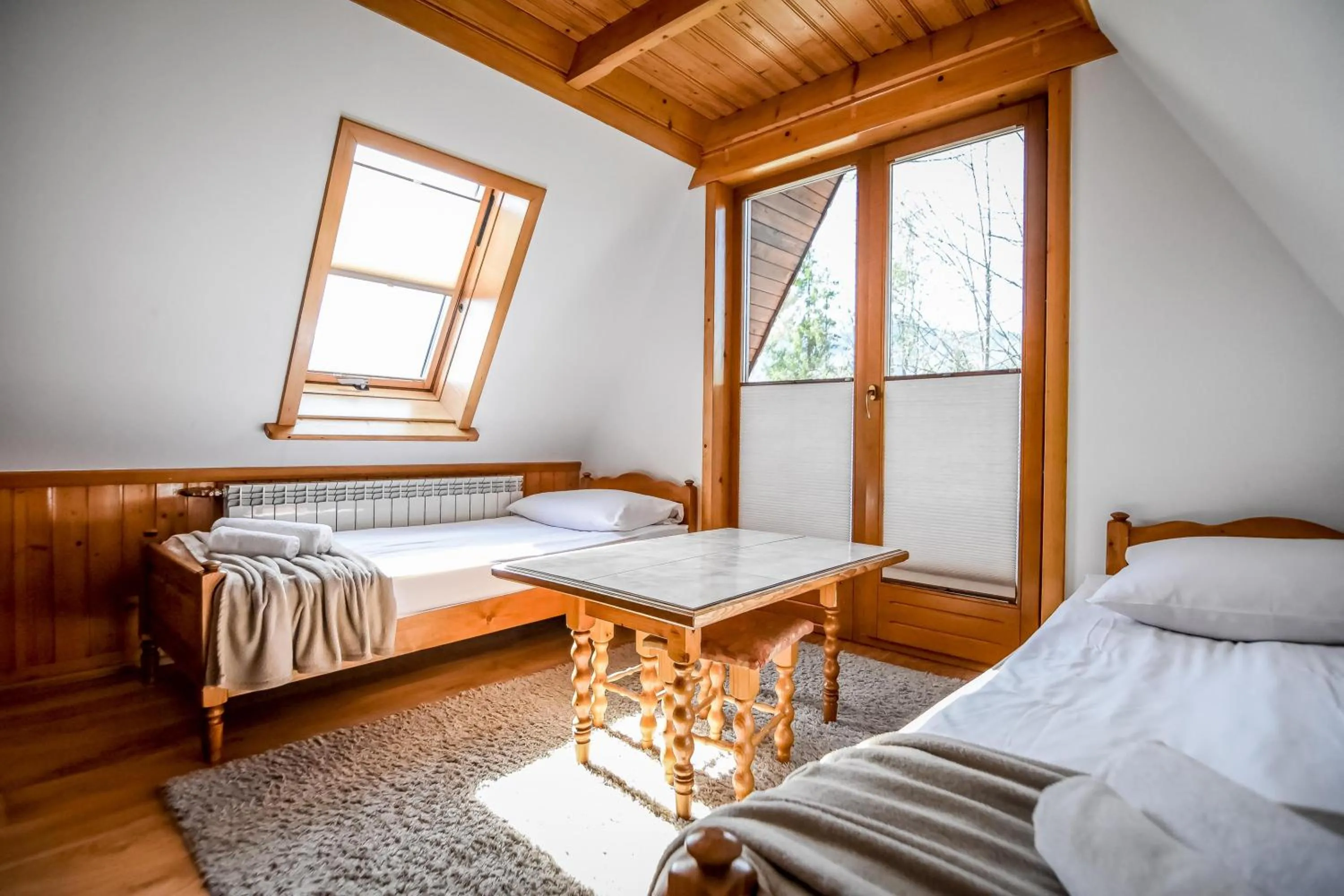 Photo of the whole room, Bed in U Króla