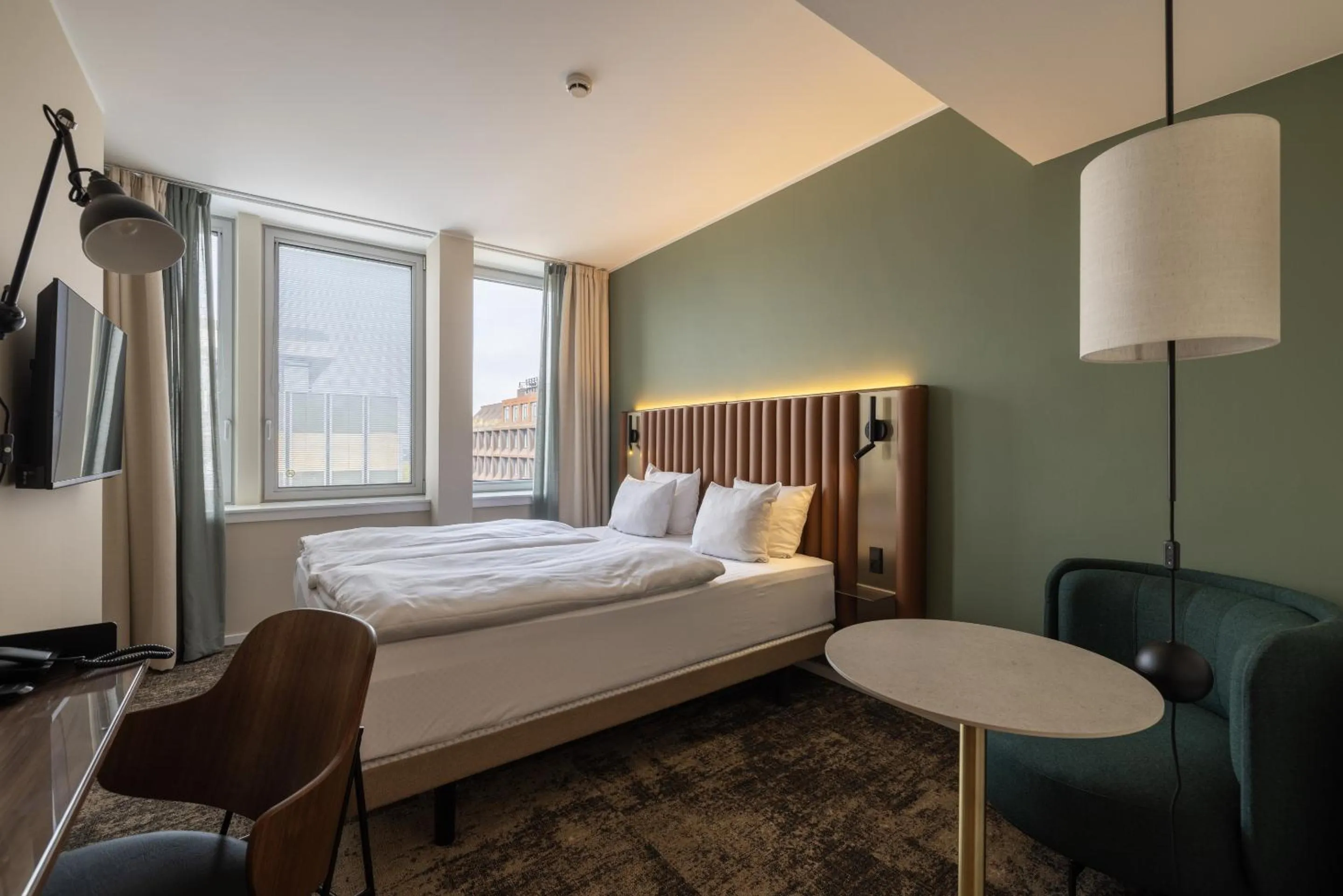 Seating area, Bed in Imperial Hotel