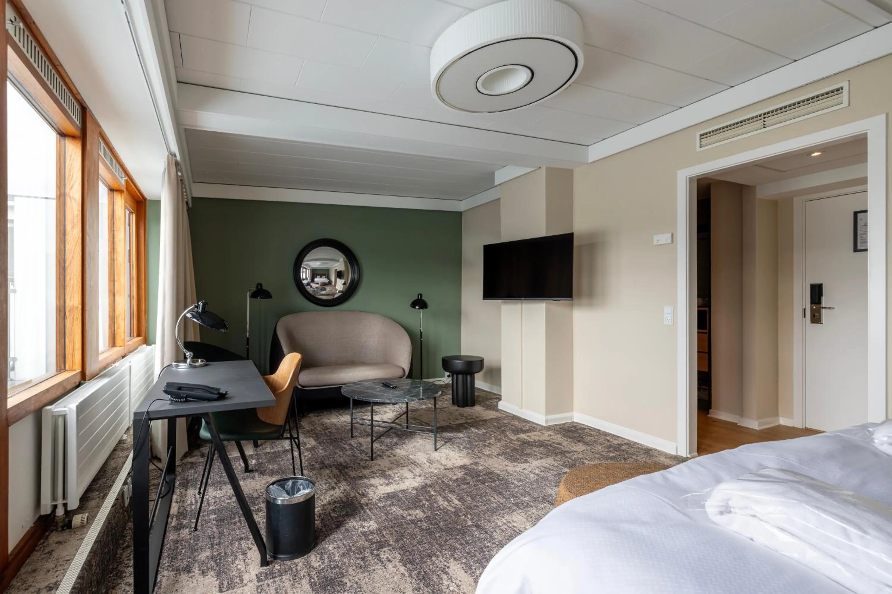 Photo of the whole room, Bed in Imperial Hotel