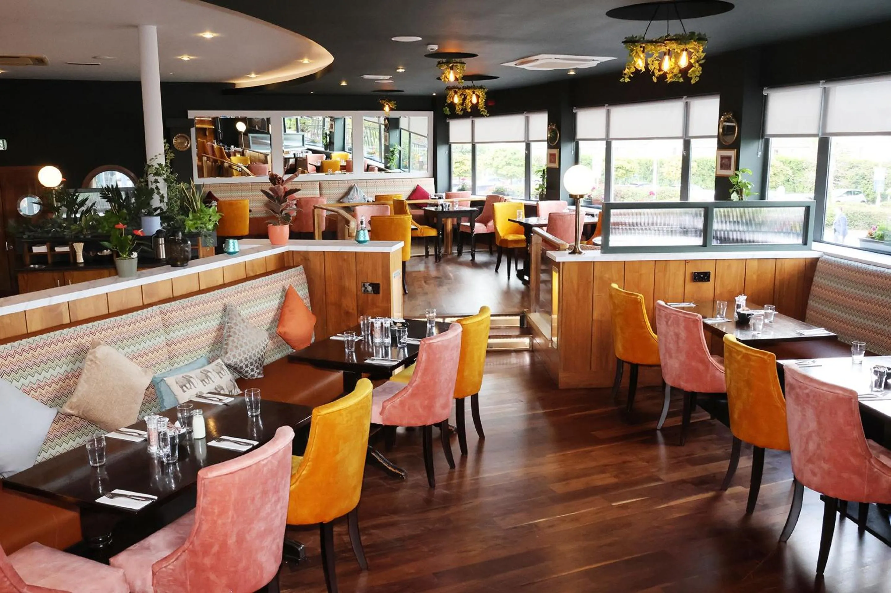 Restaurant/places to eat in Great National South Court Hotel