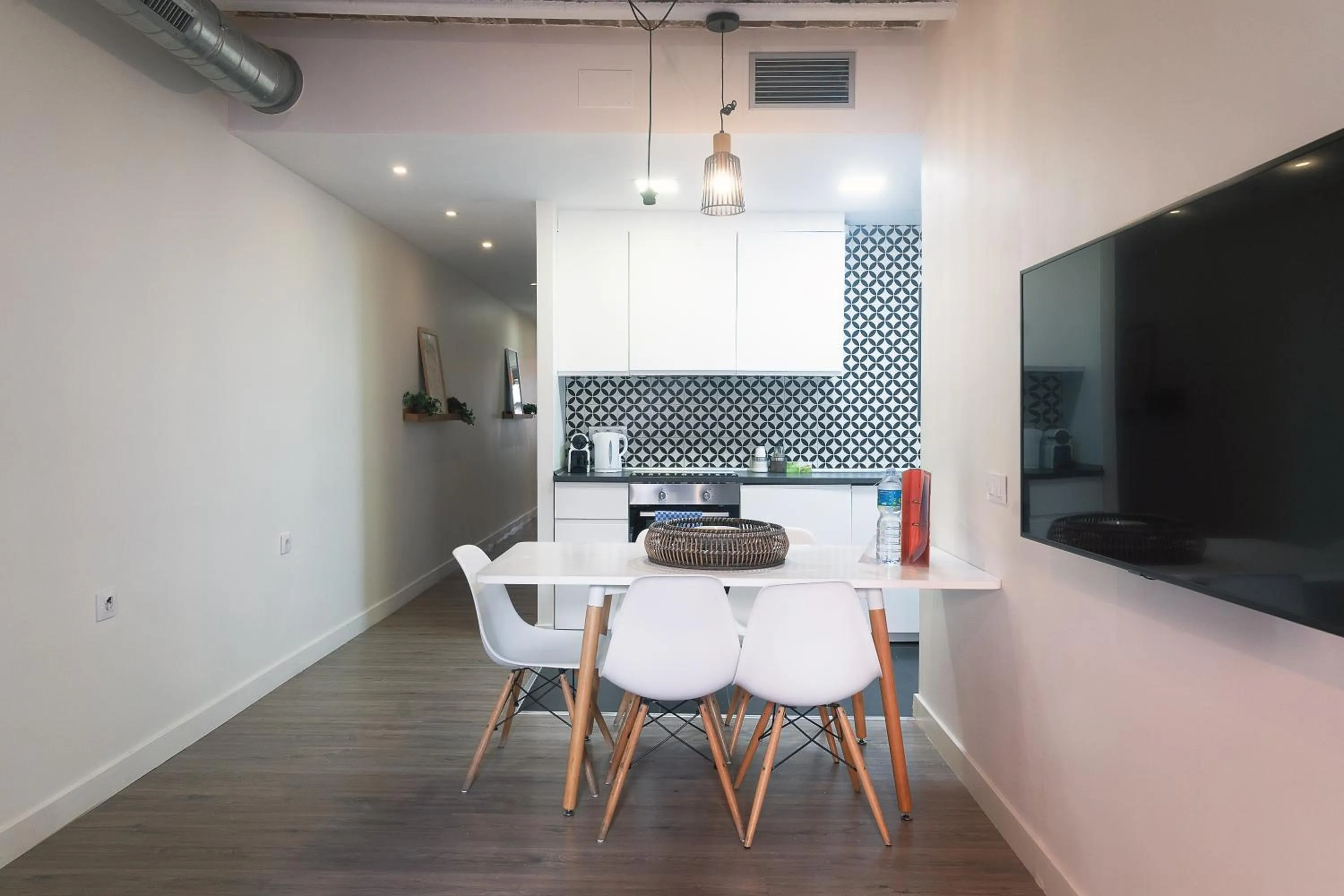 Dining area in Modern Catalan Apartments by Olala Homes