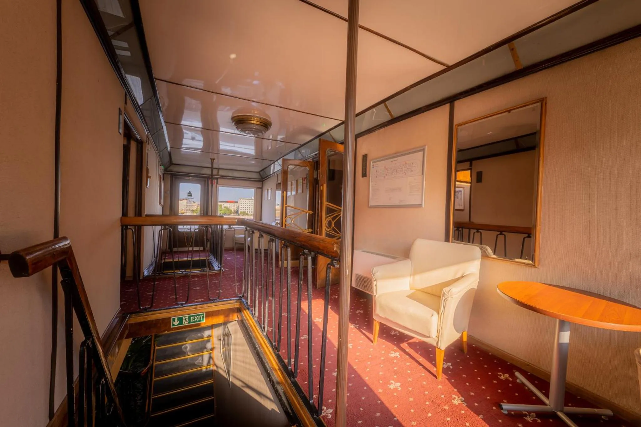 Property building in Grand Jules - Boat Hotel