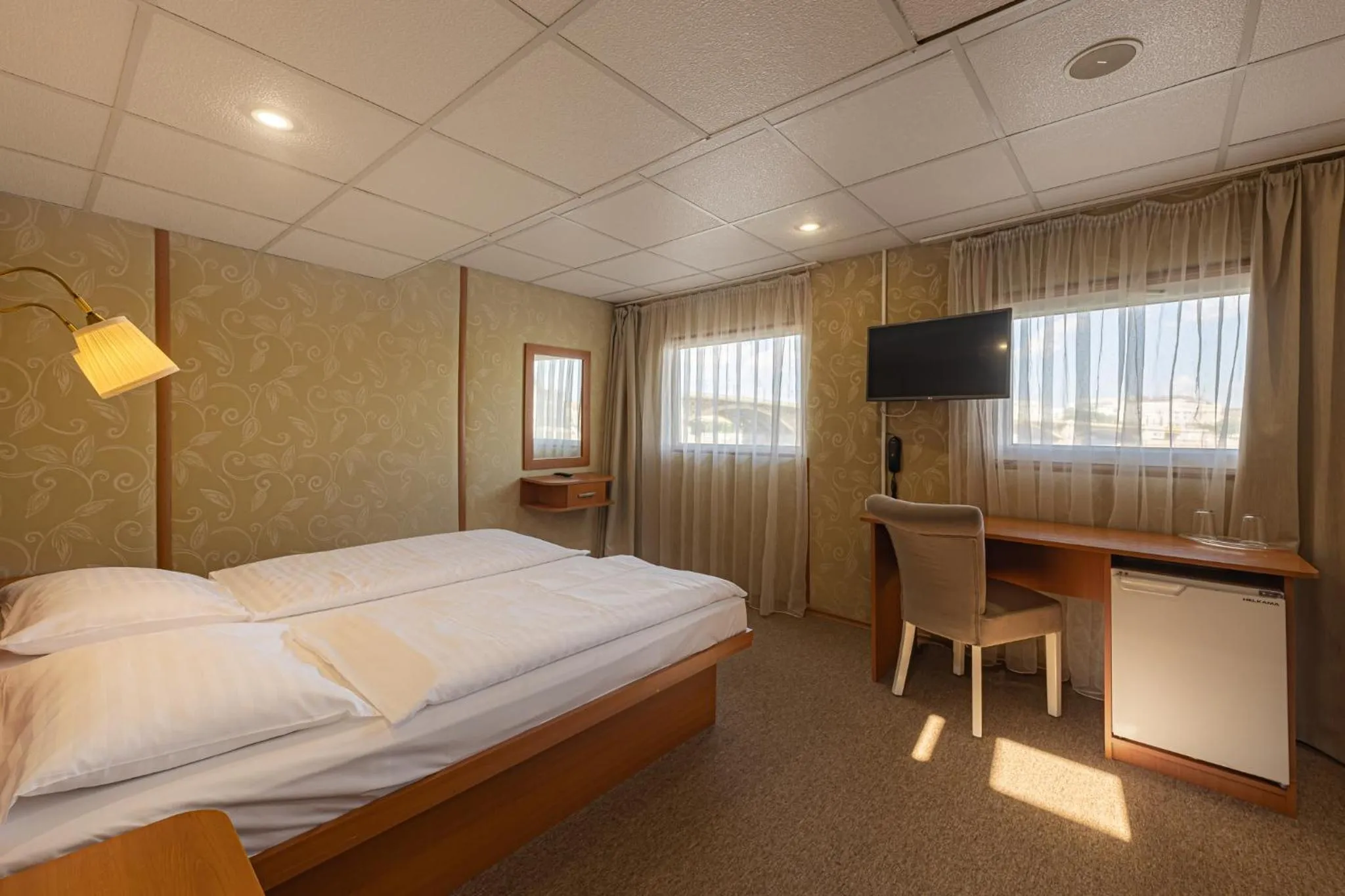 Bed in Grand Jules - Boat Hotel