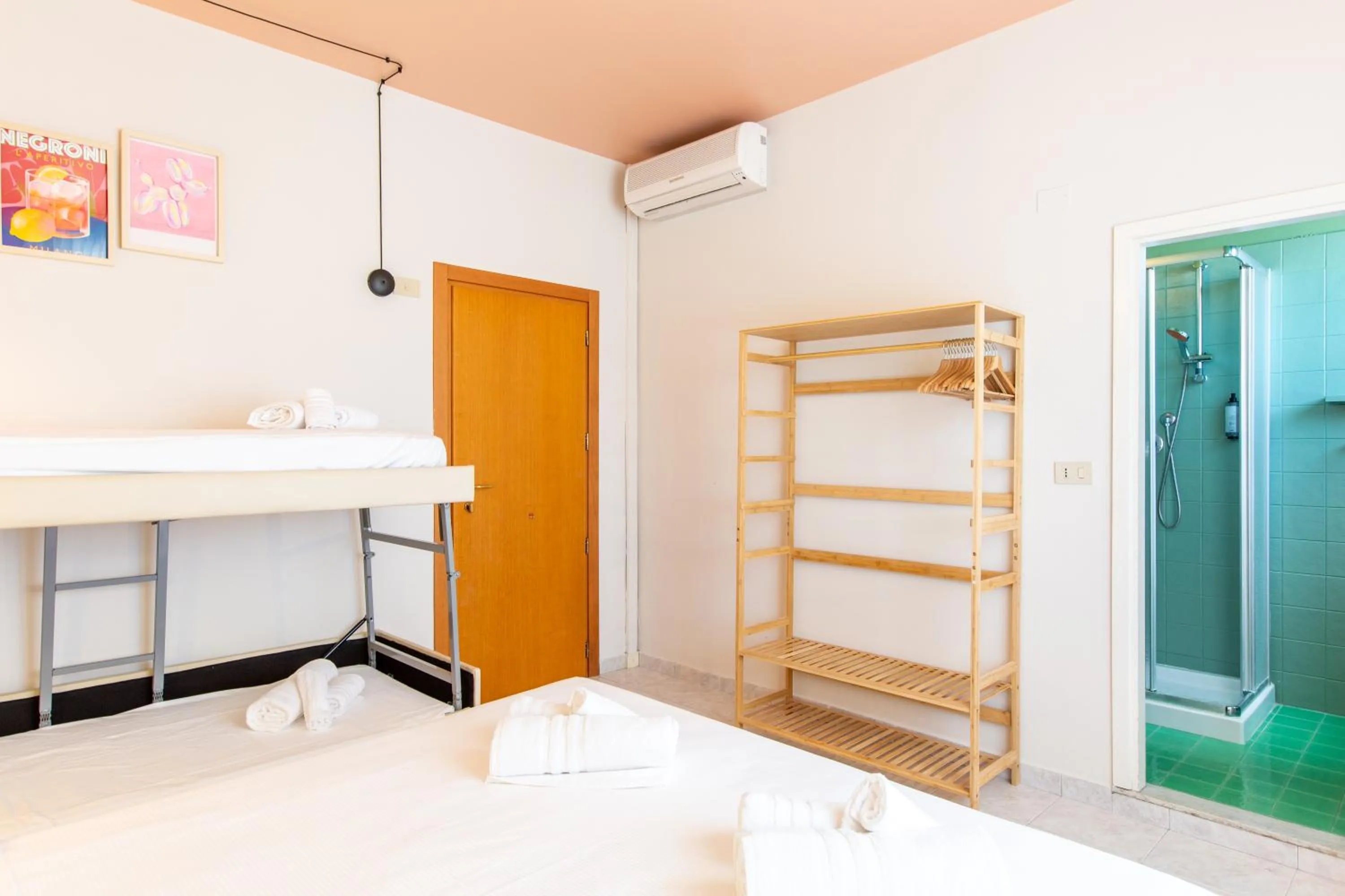 Shower, Bed in Hotel Belvedere Rimini