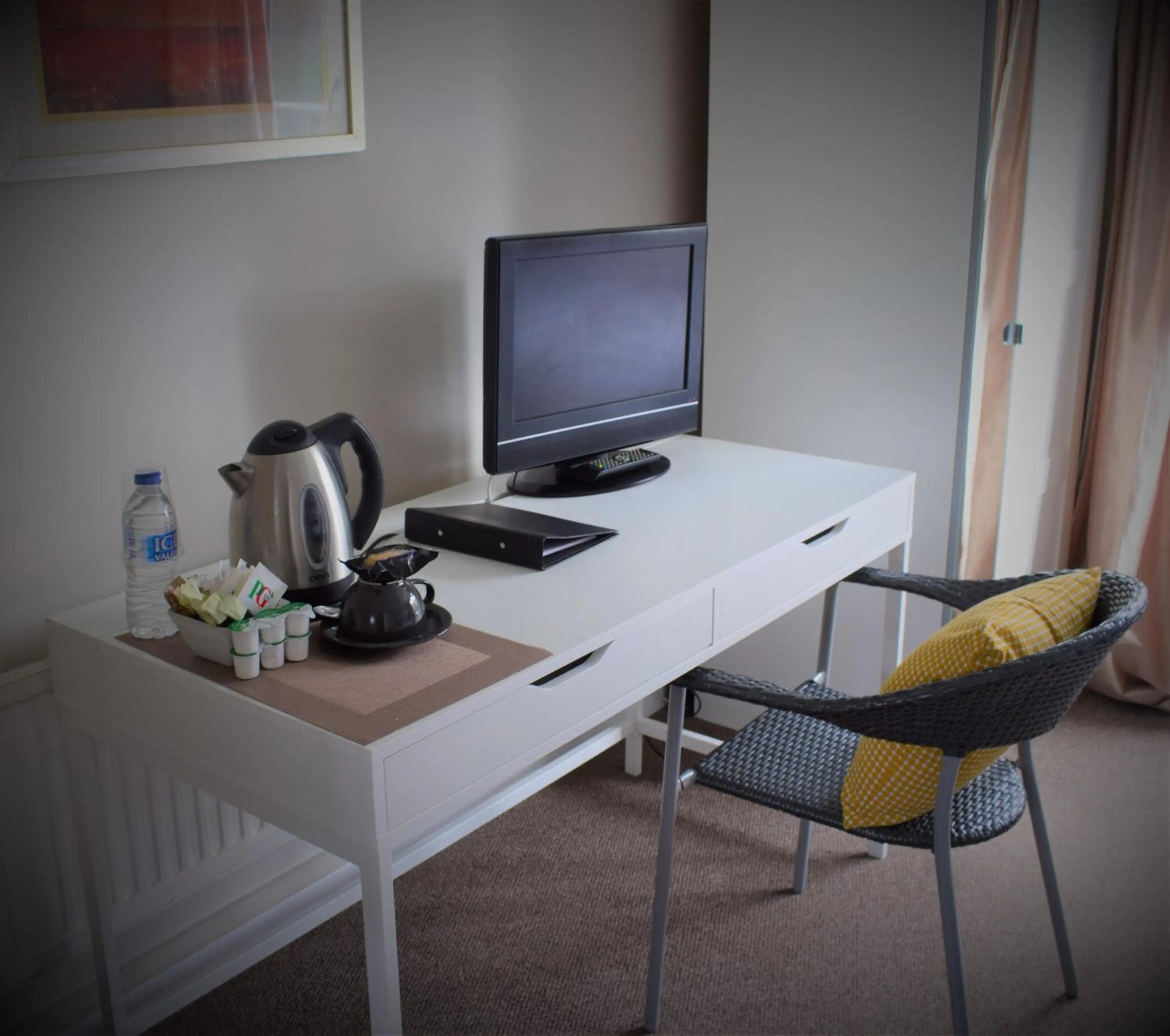 Photo of the whole room in Anchor Inn