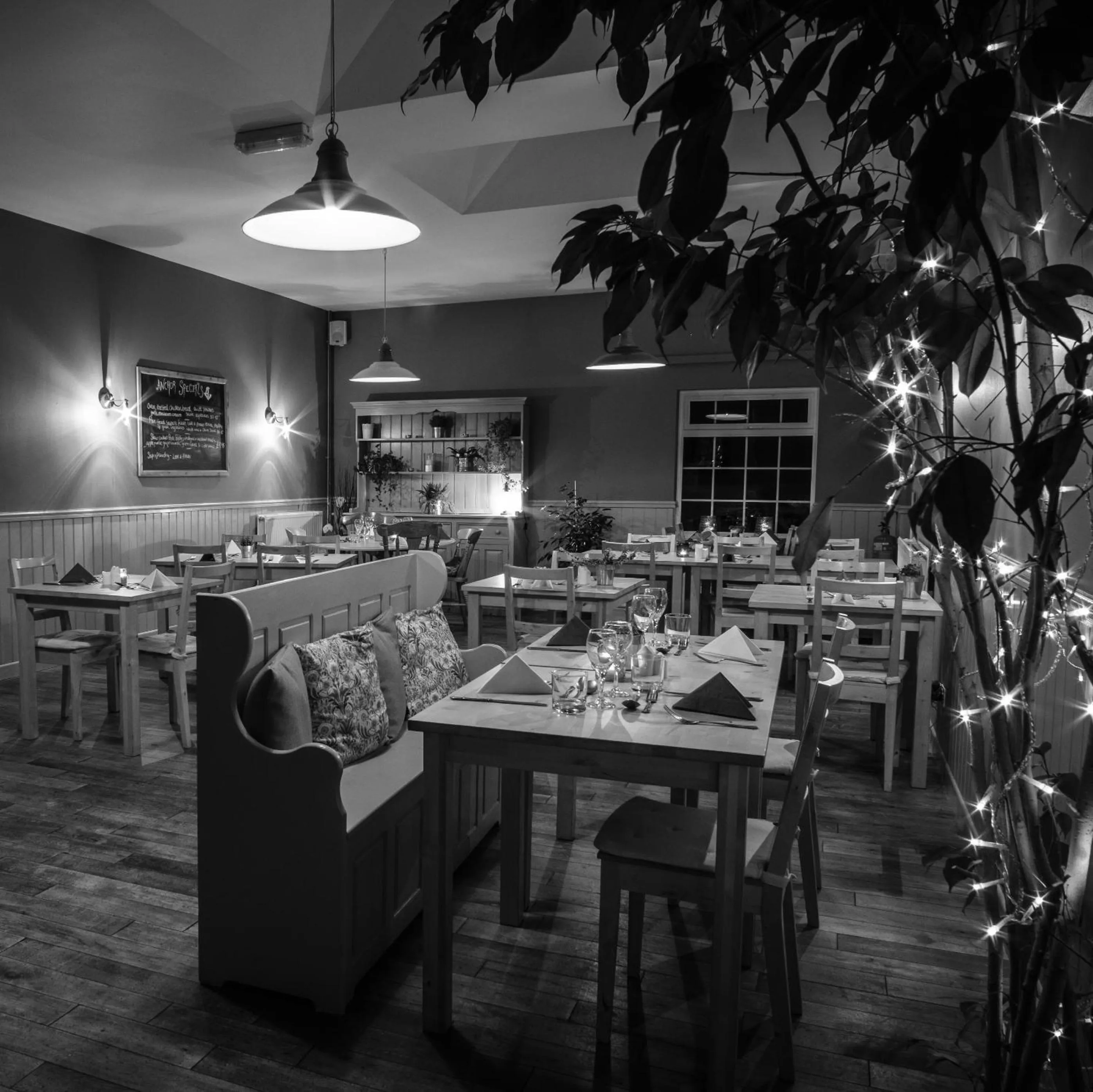 Restaurant/places to eat in Anchor Inn