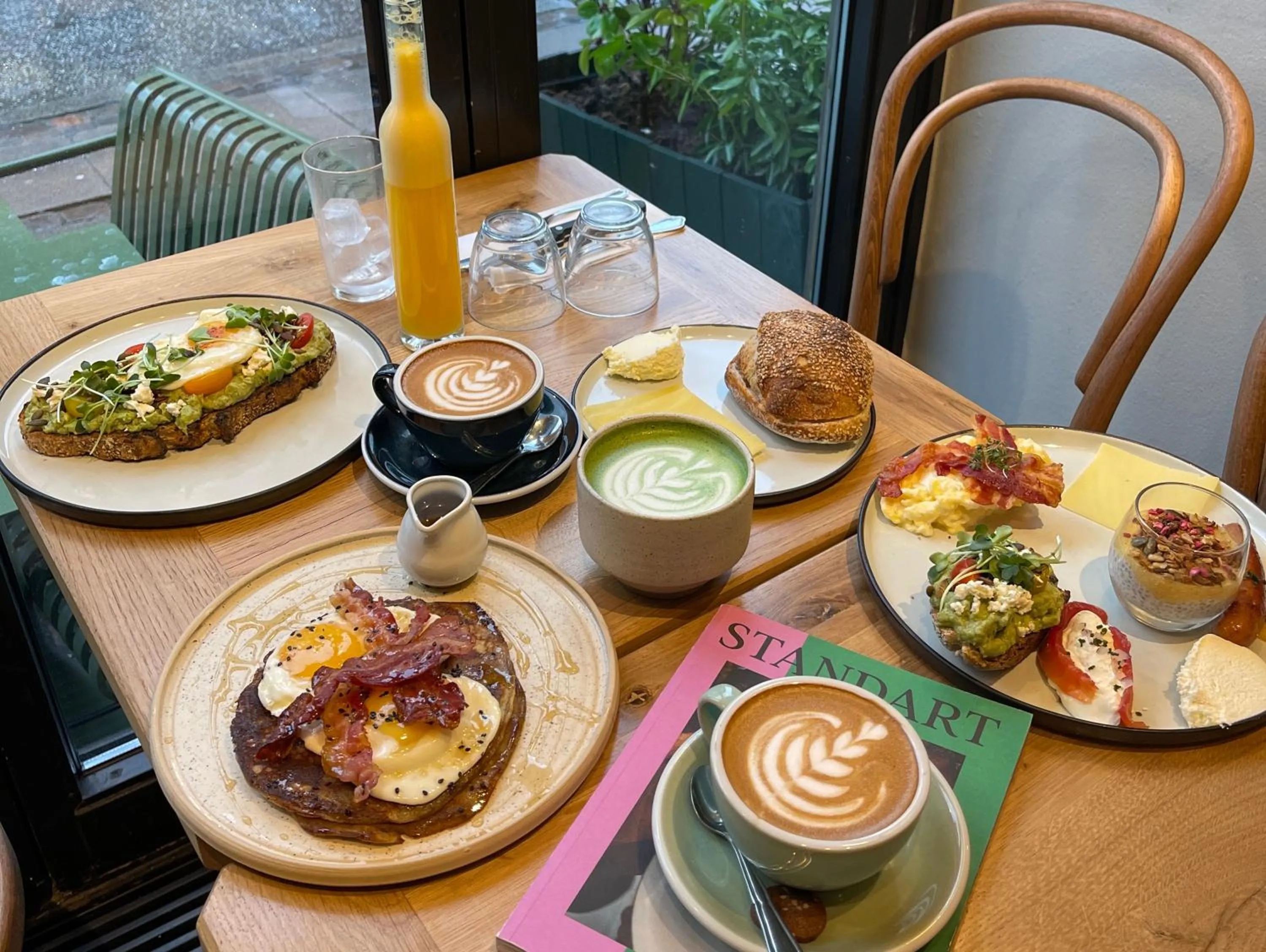 Restaurant/places to eat in Hotel Alexandra