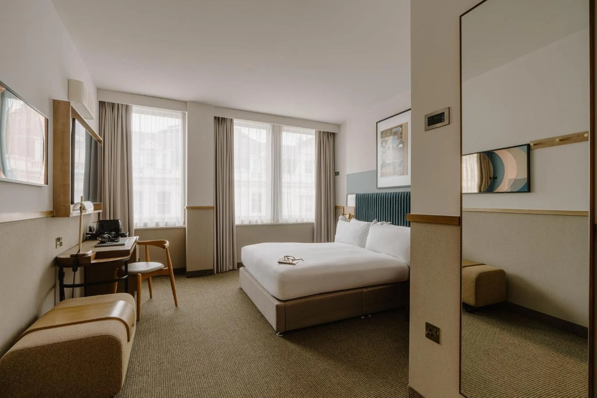 Bedroom, Bed in Club Quarters Hotel St Paul's, London