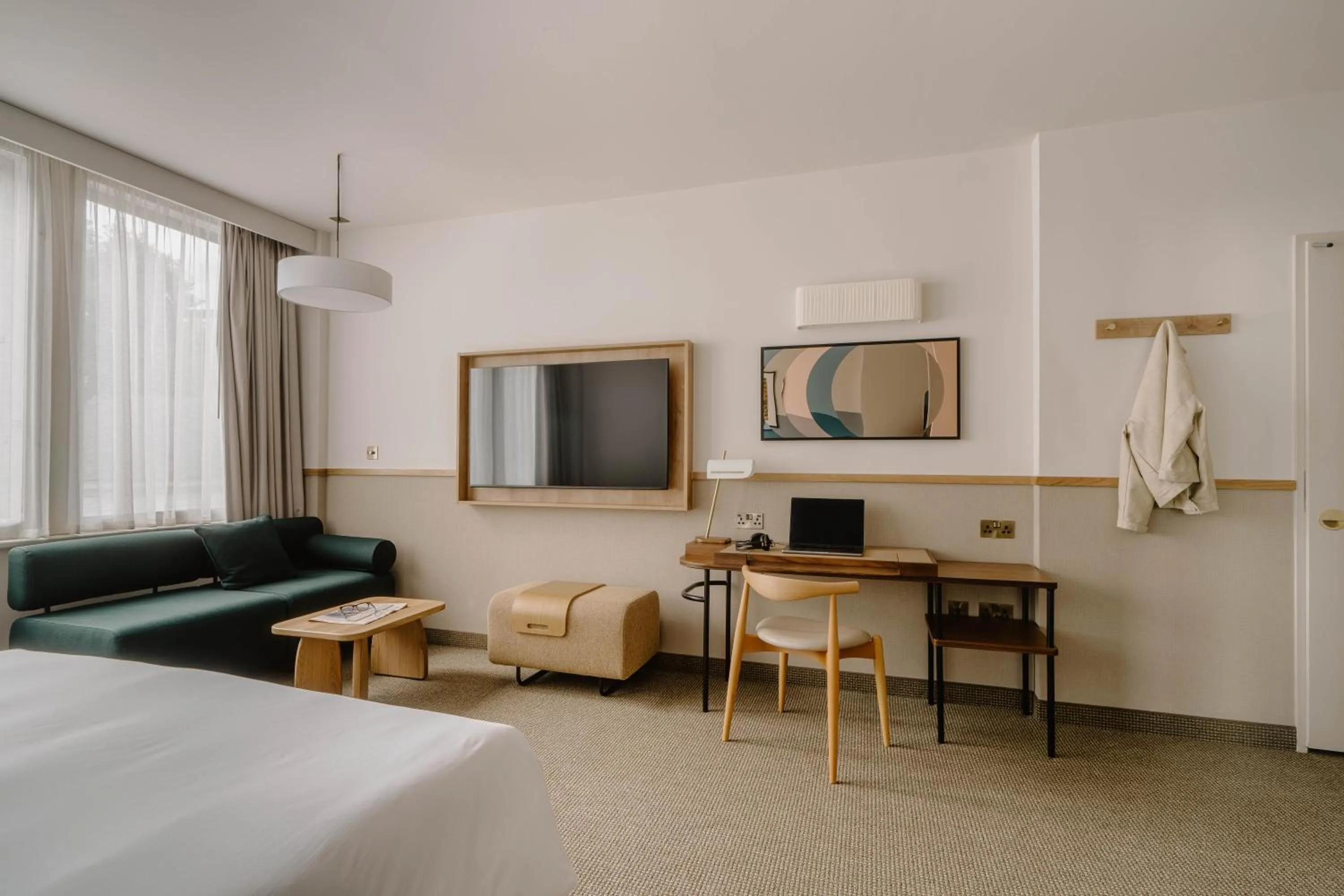 TV and multimedia, Bed in Club Quarters Hotel St Paul's, London