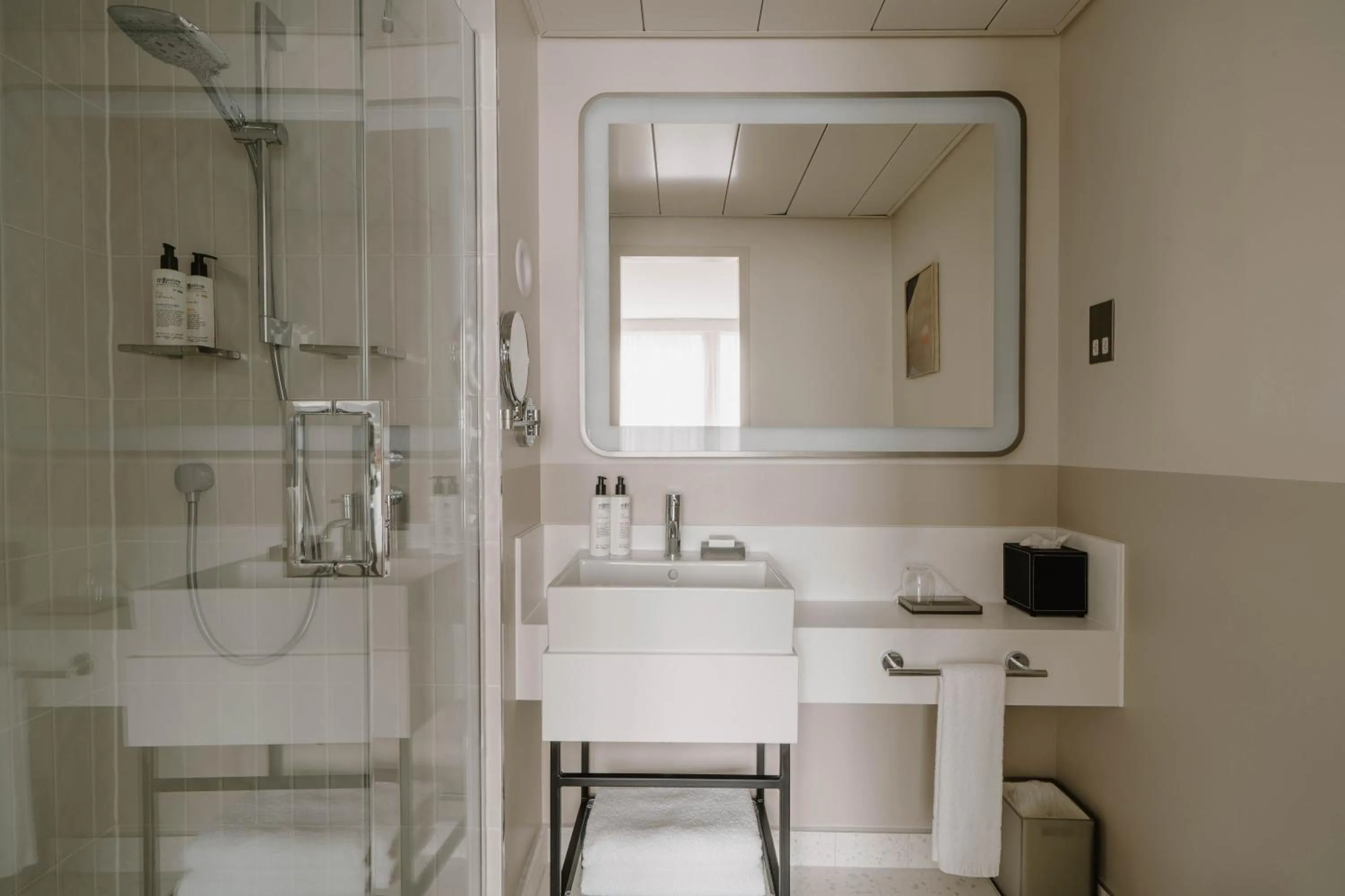 Bathroom in Club Quarters Hotel St Paul's, London