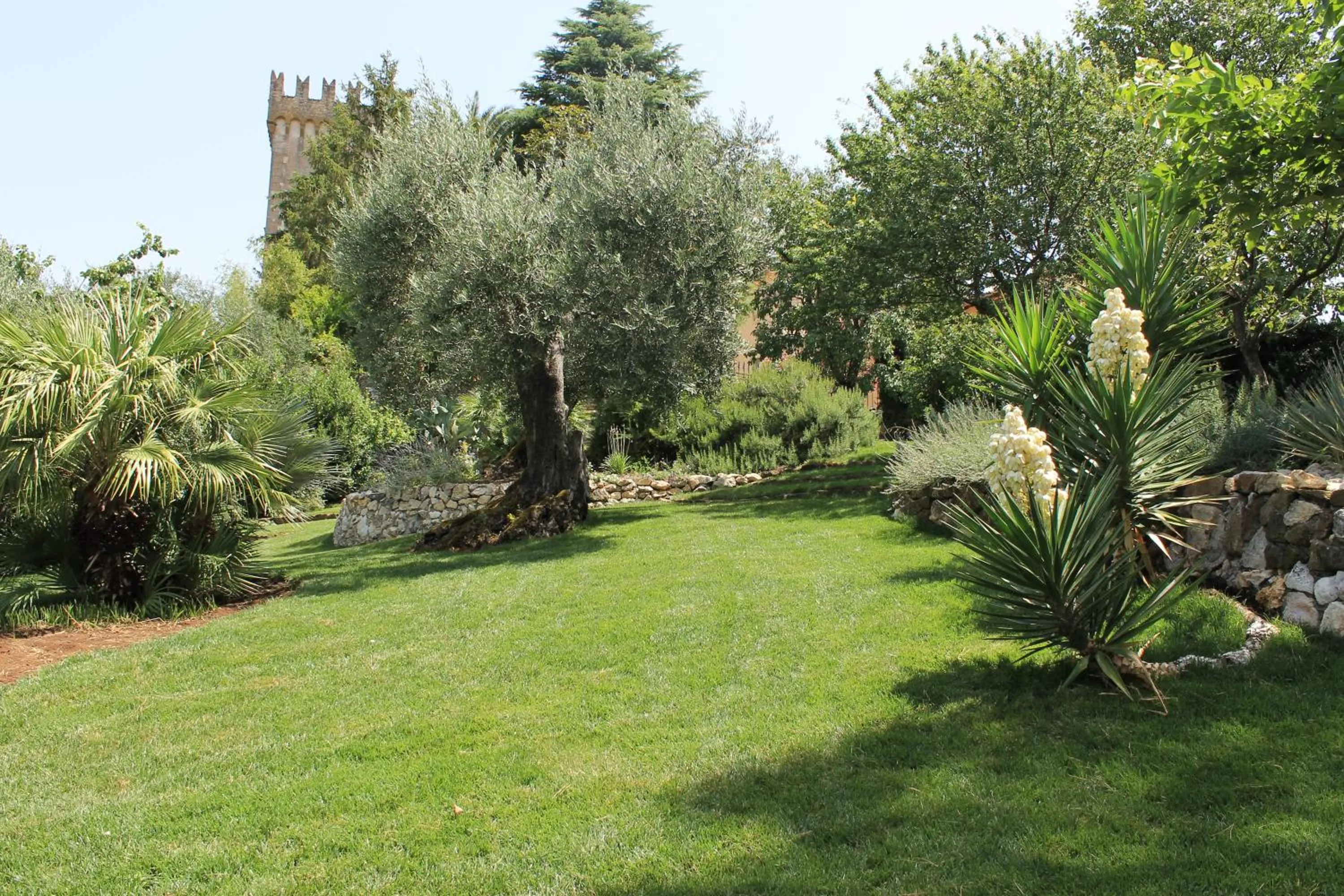 Garden in Agriturismo Castello Santa Margherita