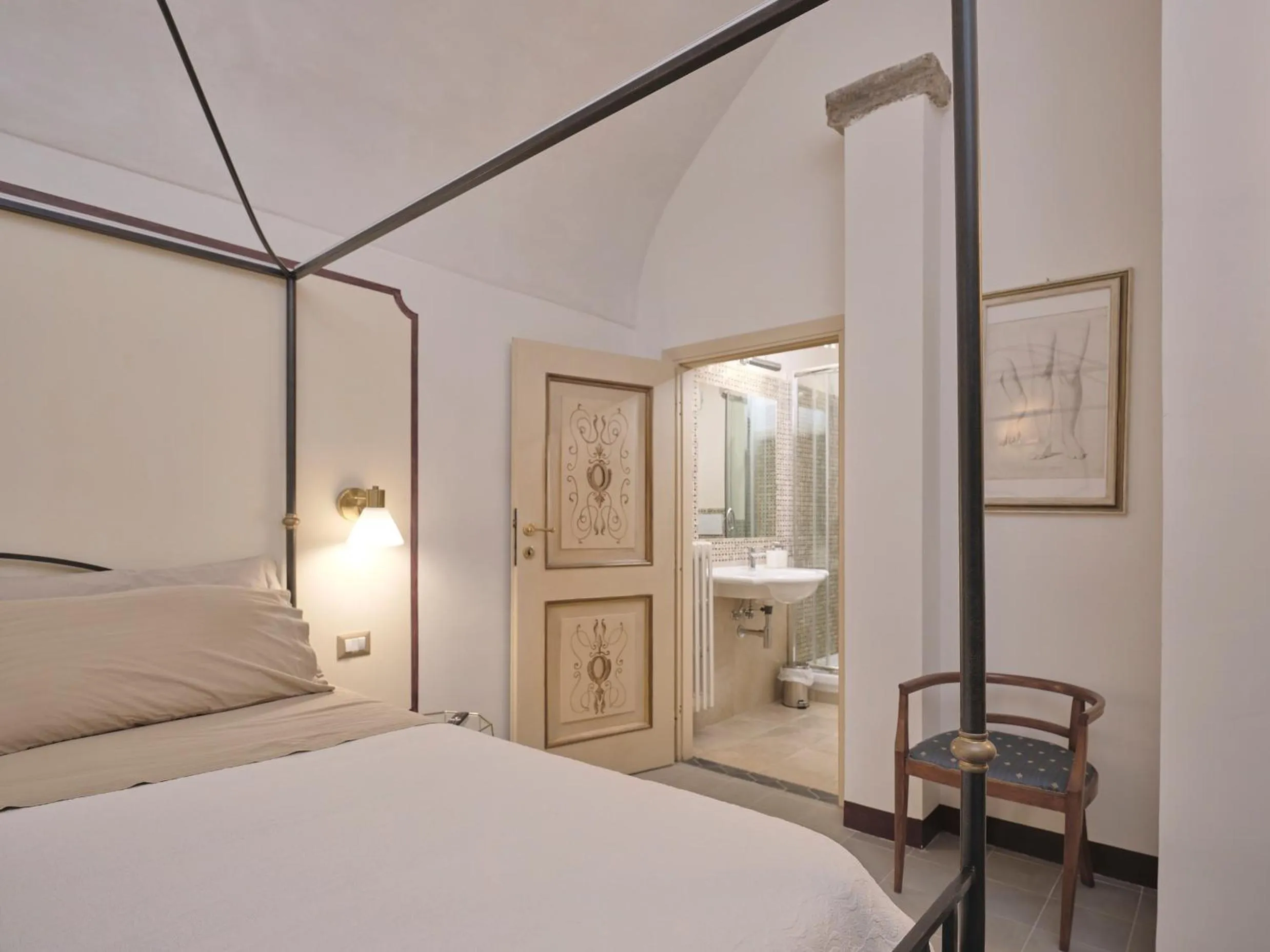 Bathroom, Bed in Agriturismo Castello Santa Margherita