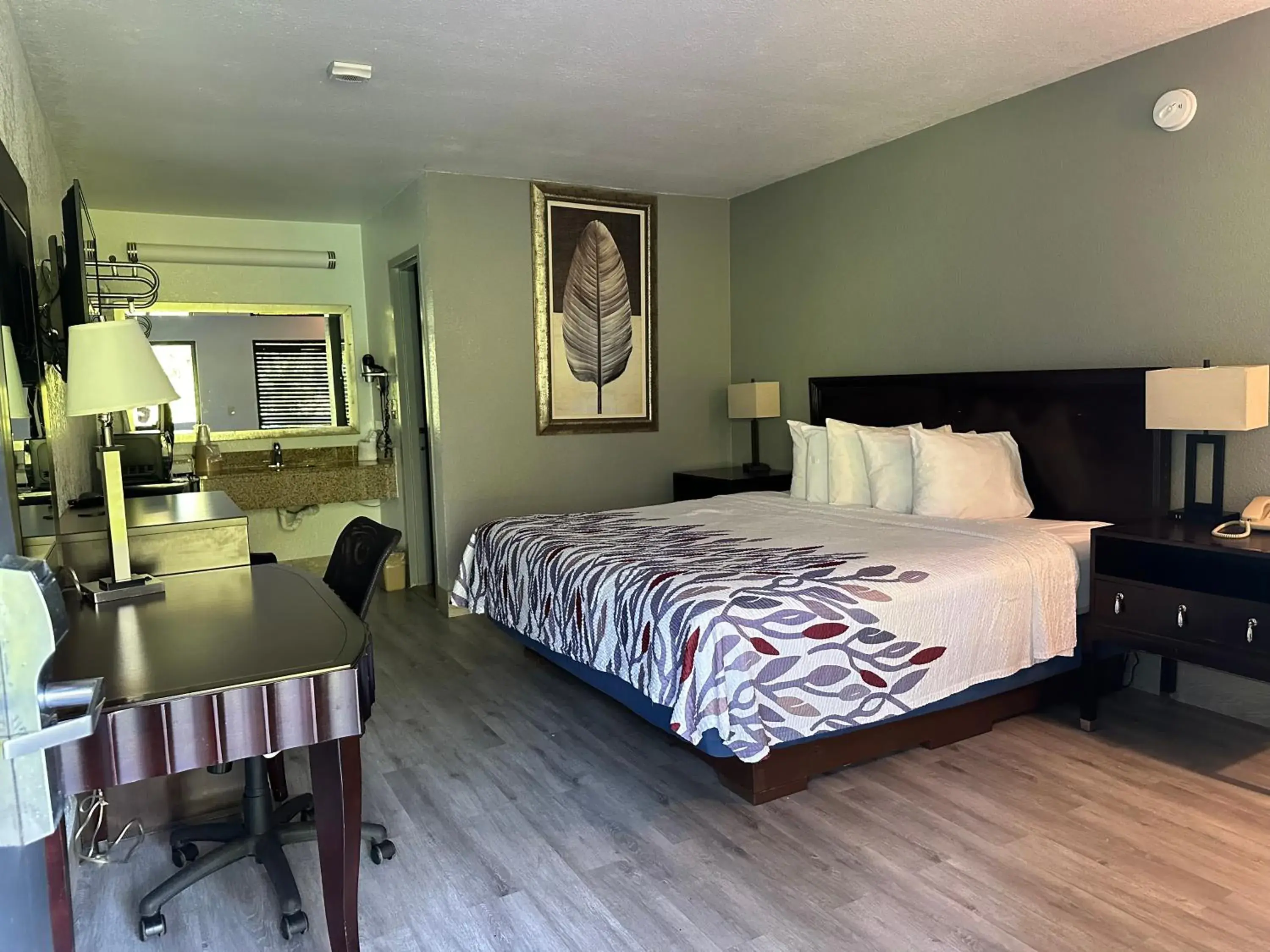 King Room in Riverview Inn King Room in Riverview Inn