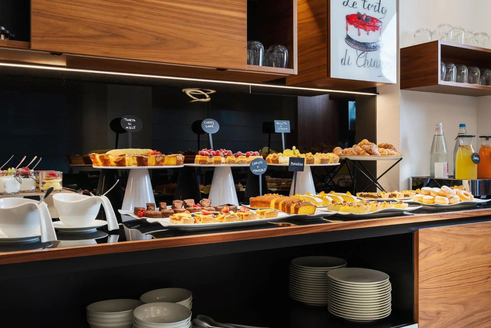 Food and drinks in Dan Hotel