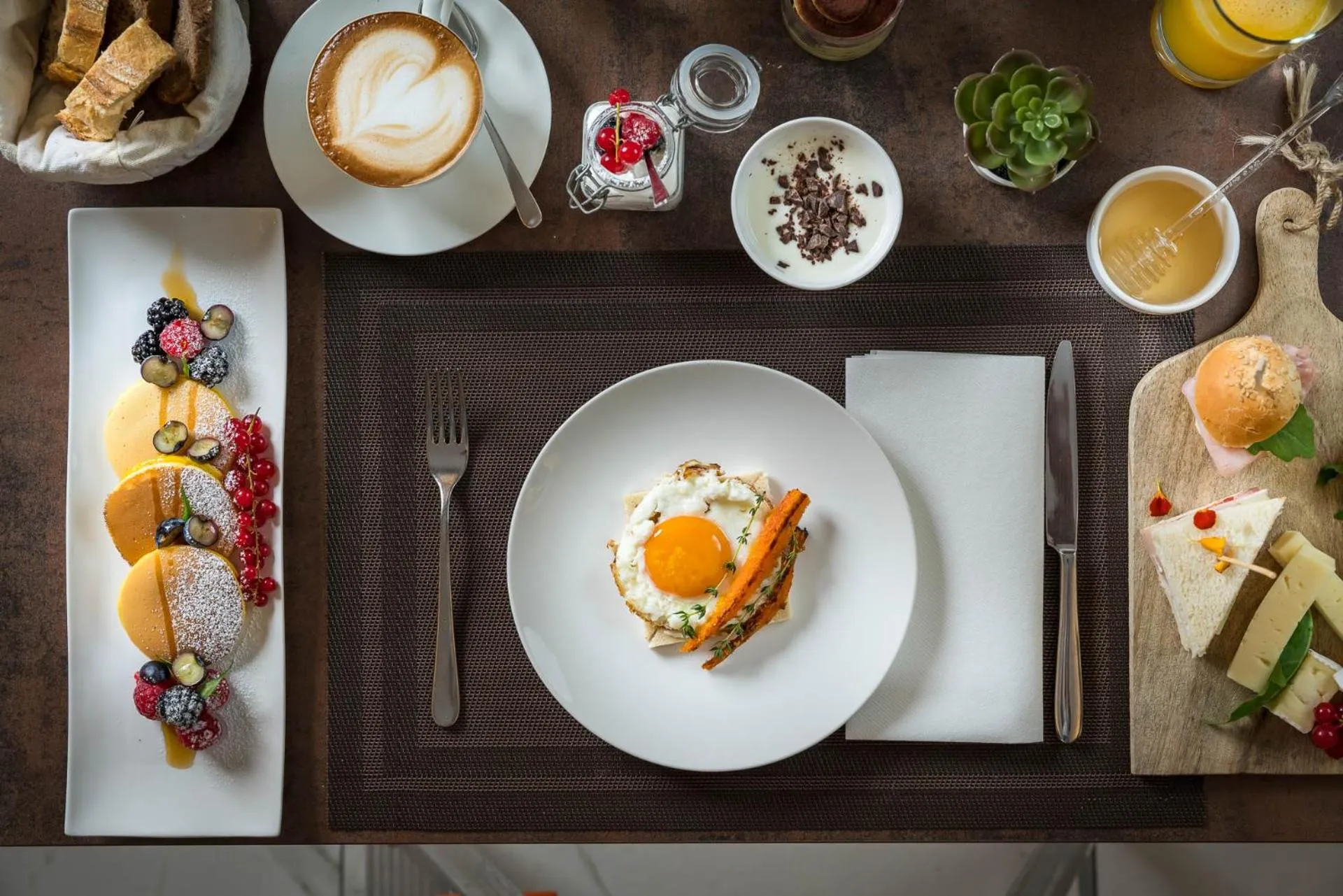 Food and drinks in Dan Hotel