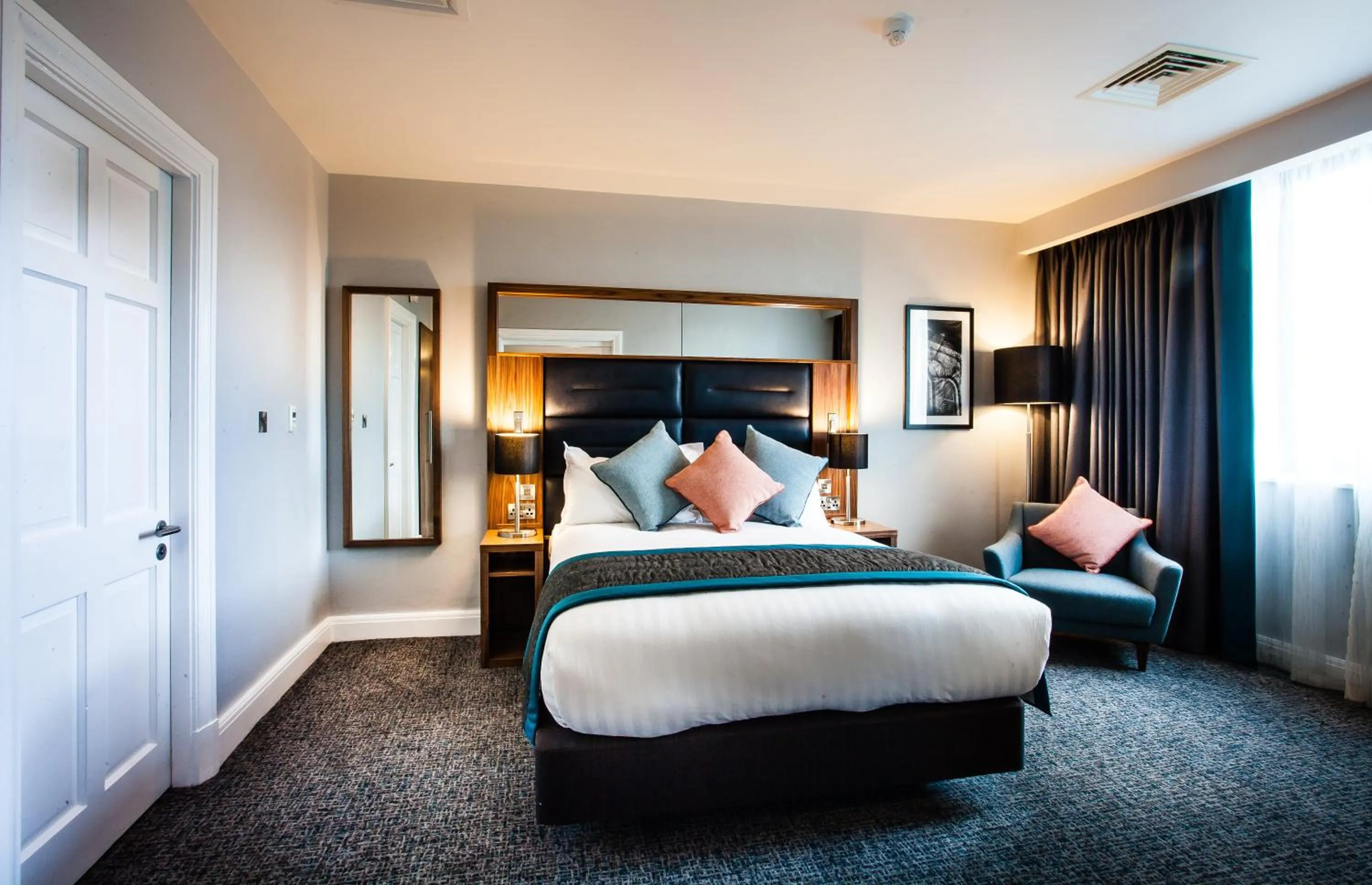 Photo of the whole room, Bed in Crowne Plaza Leeds by IHG