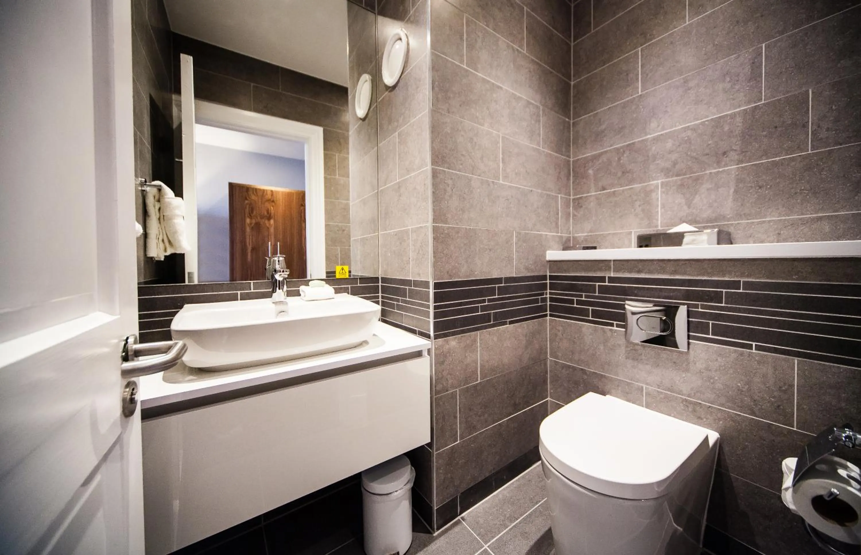 Toilet in Crowne Plaza Leeds by IHG