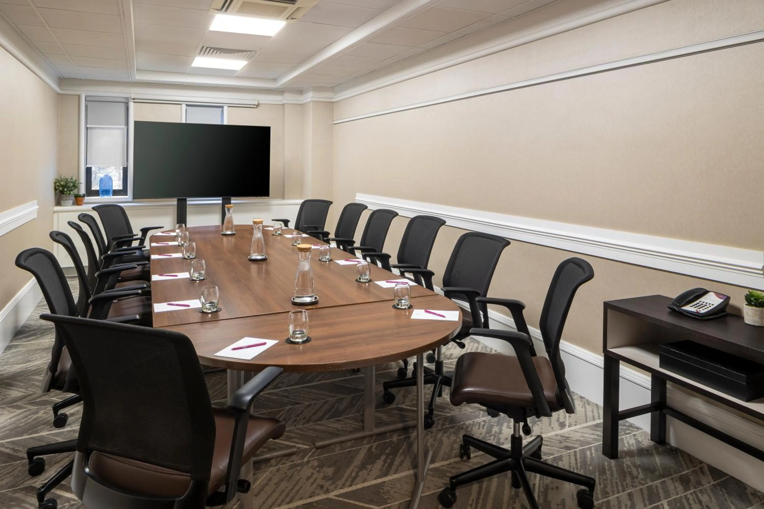 Meeting/conference room in Crowne Plaza Leeds by IHG