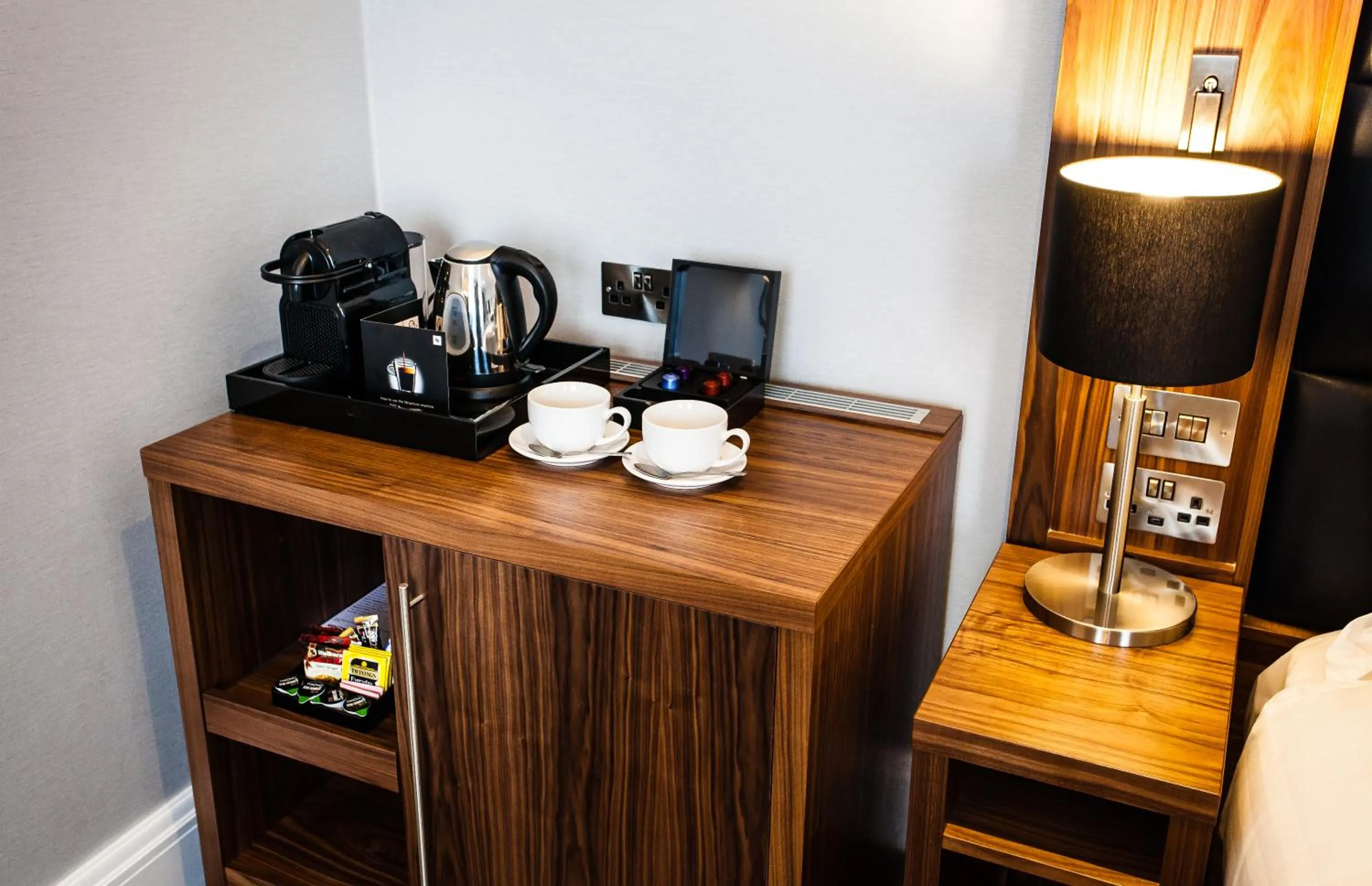 Coffee/tea facilities in Crowne Plaza Leeds by IHG