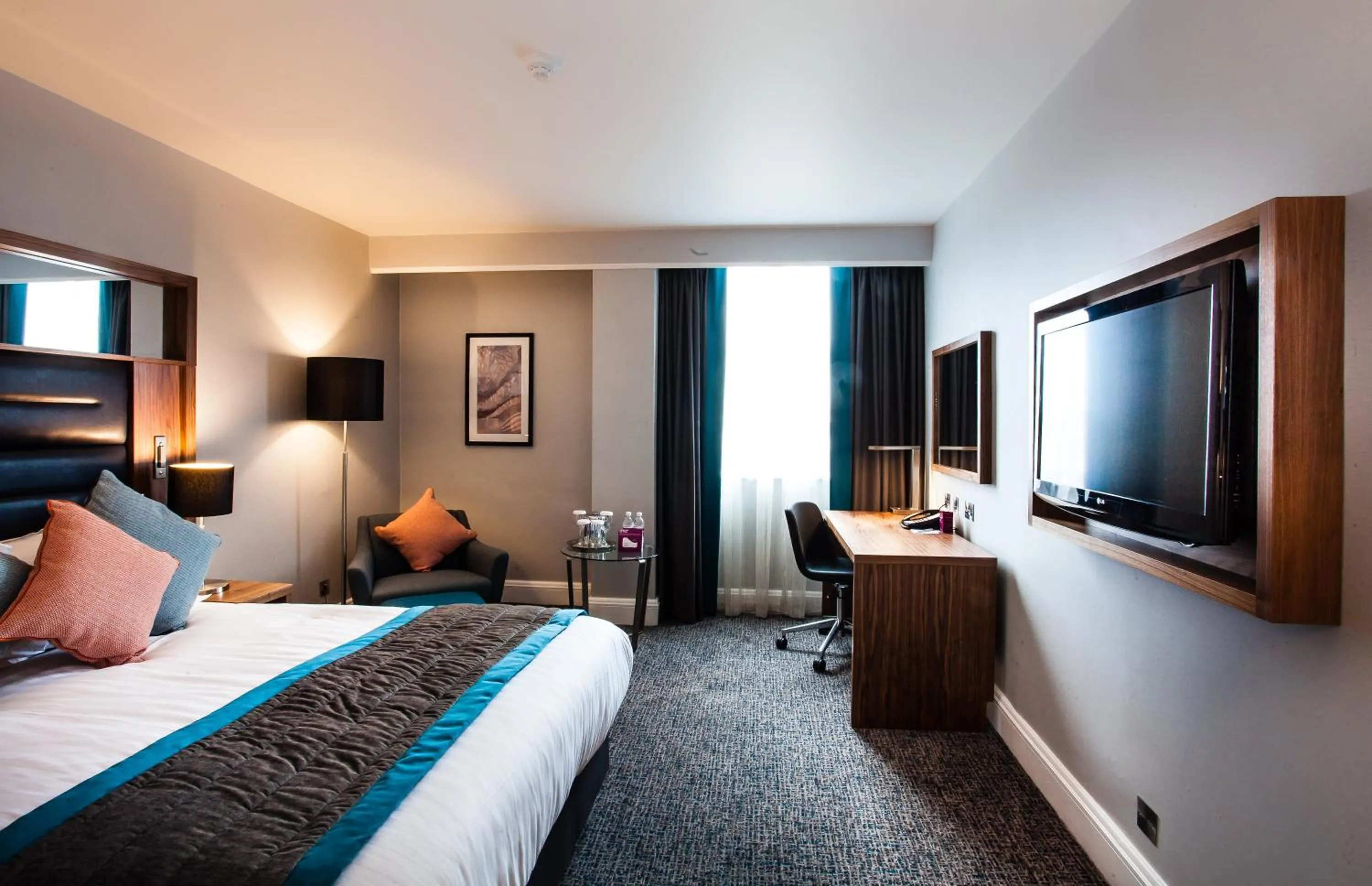 Photo of the whole room, Bed in Crowne Plaza Leeds by IHG