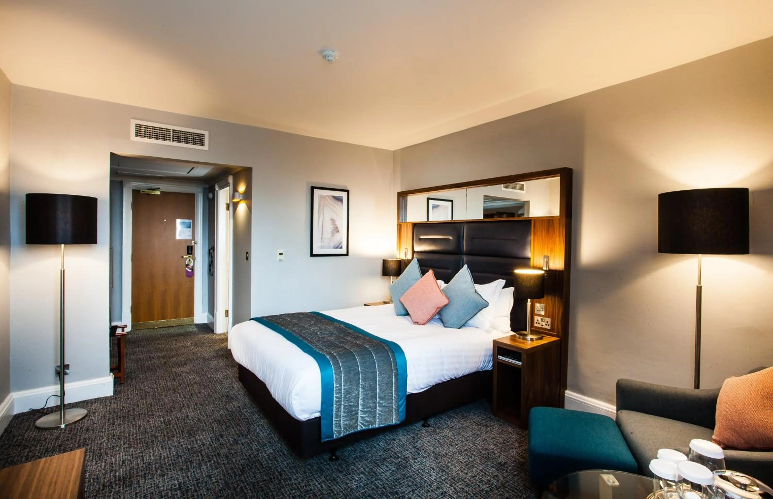 Photo of the whole room, Bed in Crowne Plaza Leeds by IHG