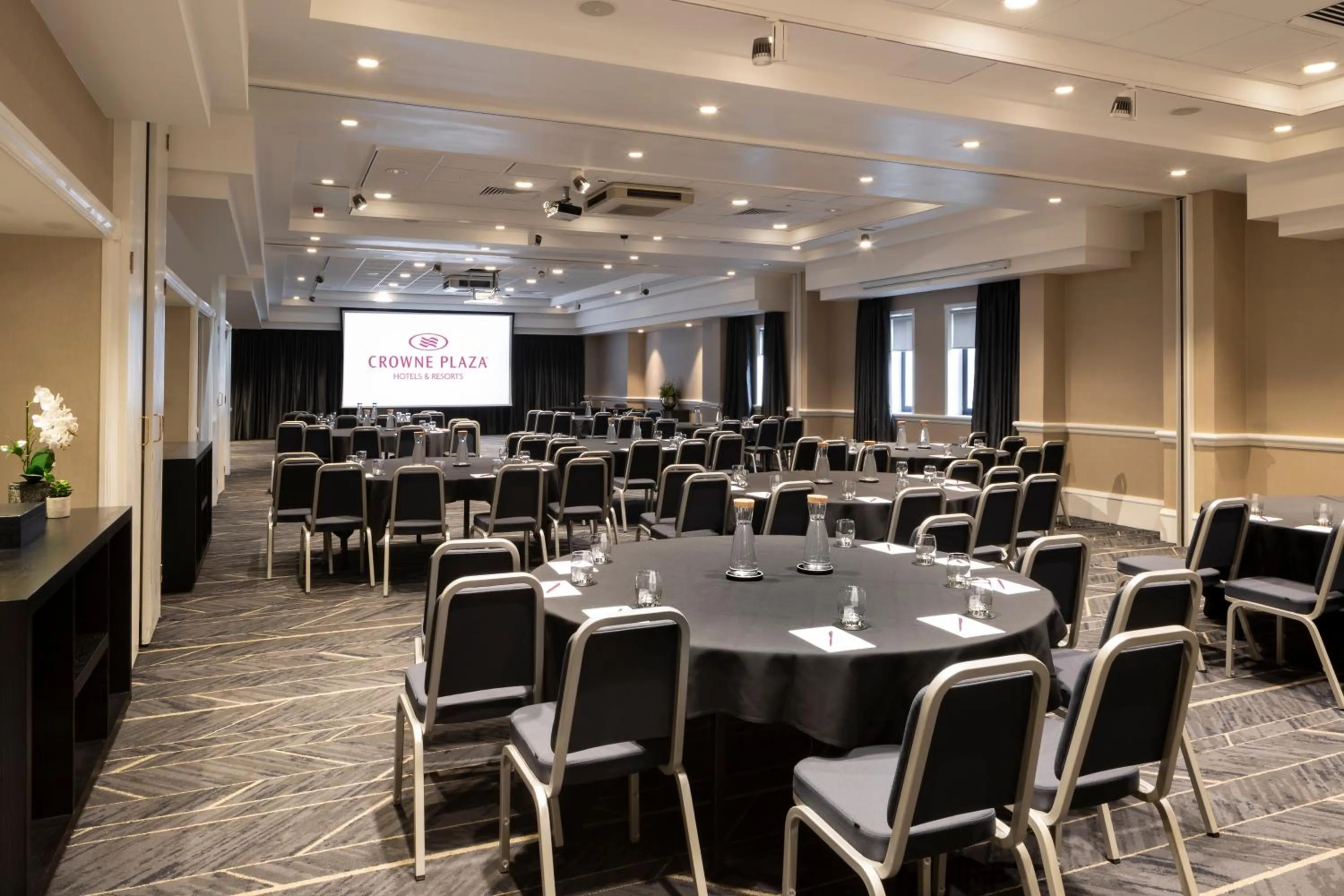 Meeting/conference room in Crowne Plaza Leeds by IHG