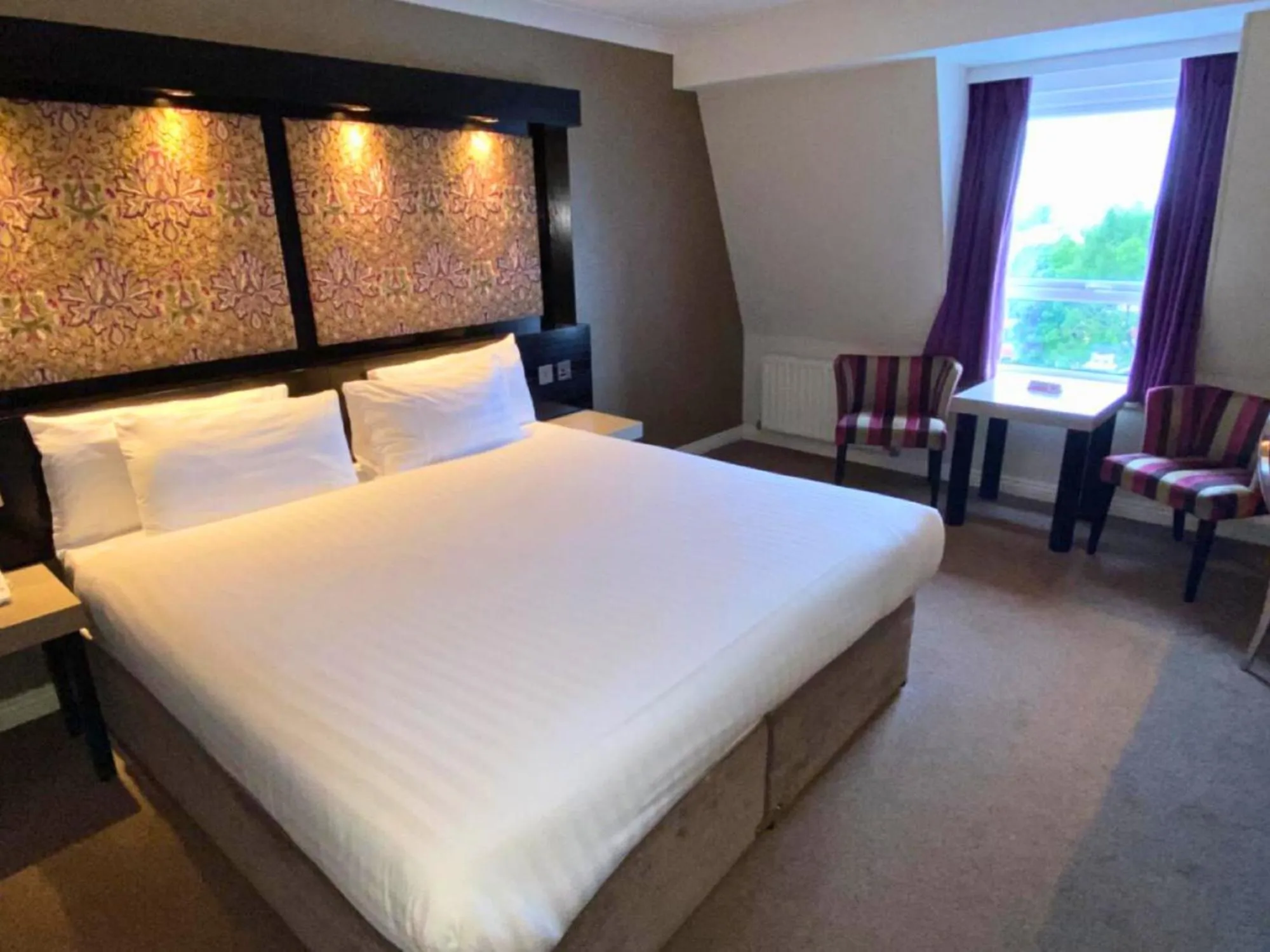 Bed in Flannery's Hotel