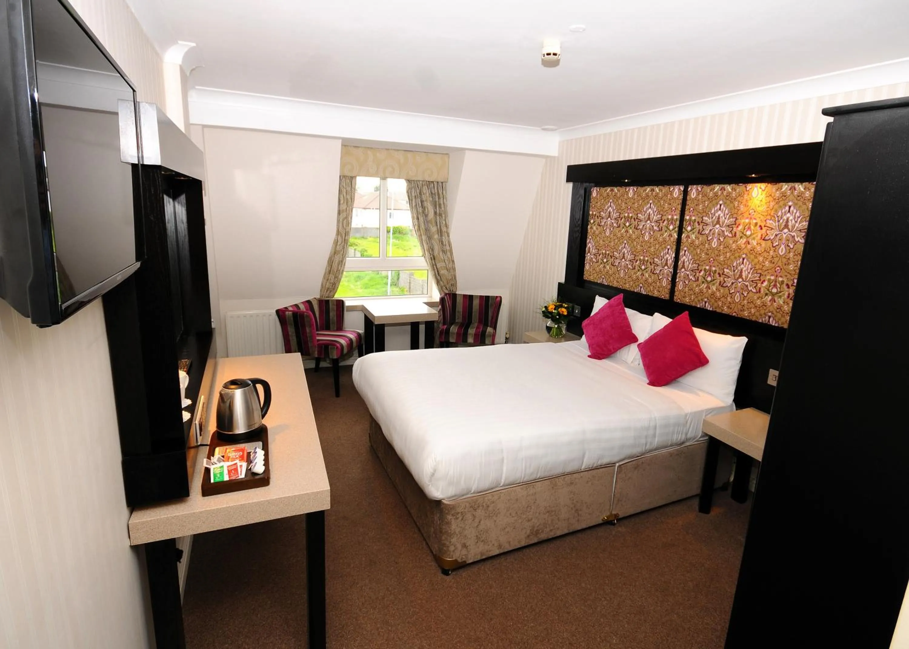 Bed in Flannery's Hotel