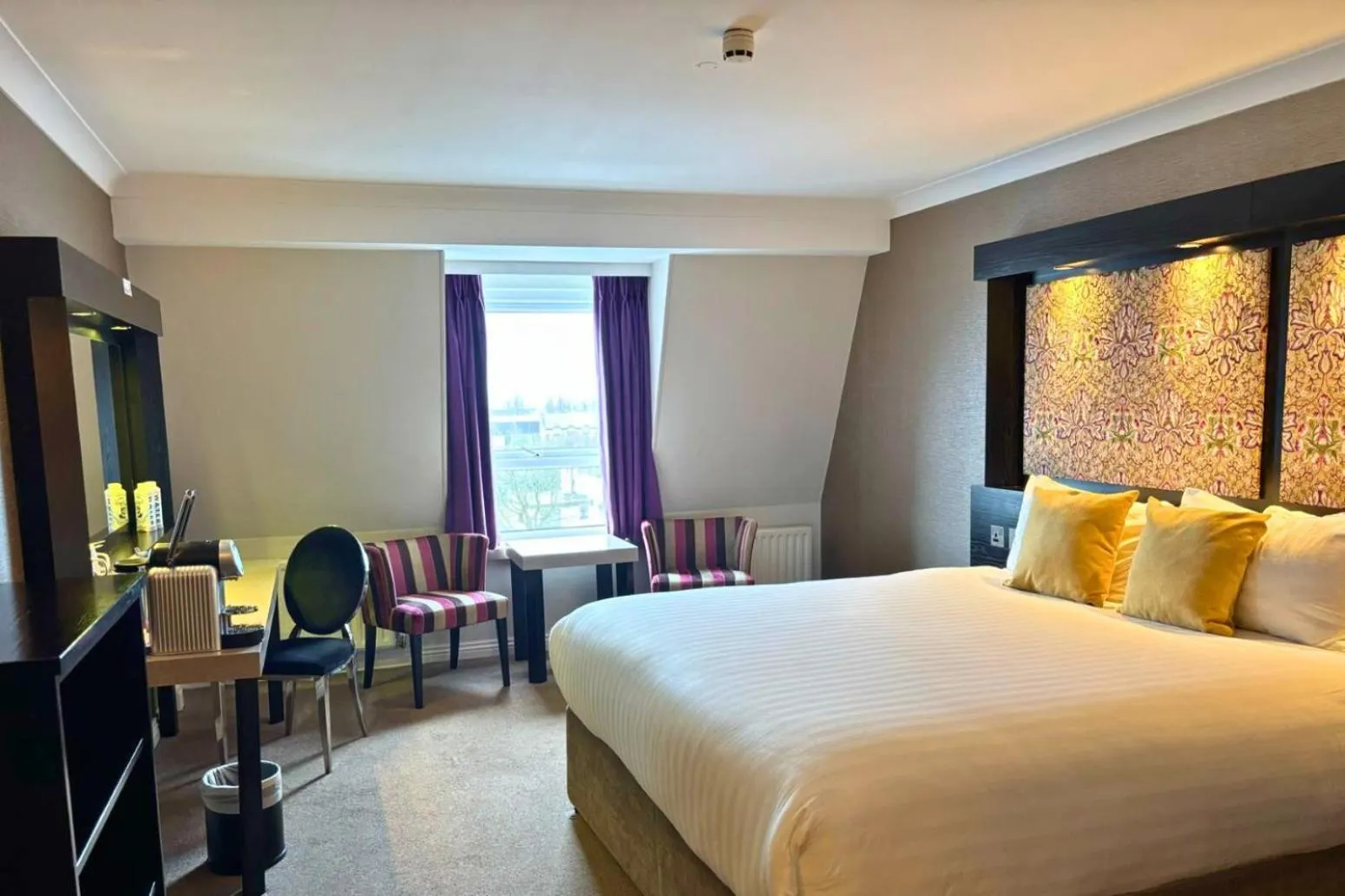 Bed in Flannery's Hotel