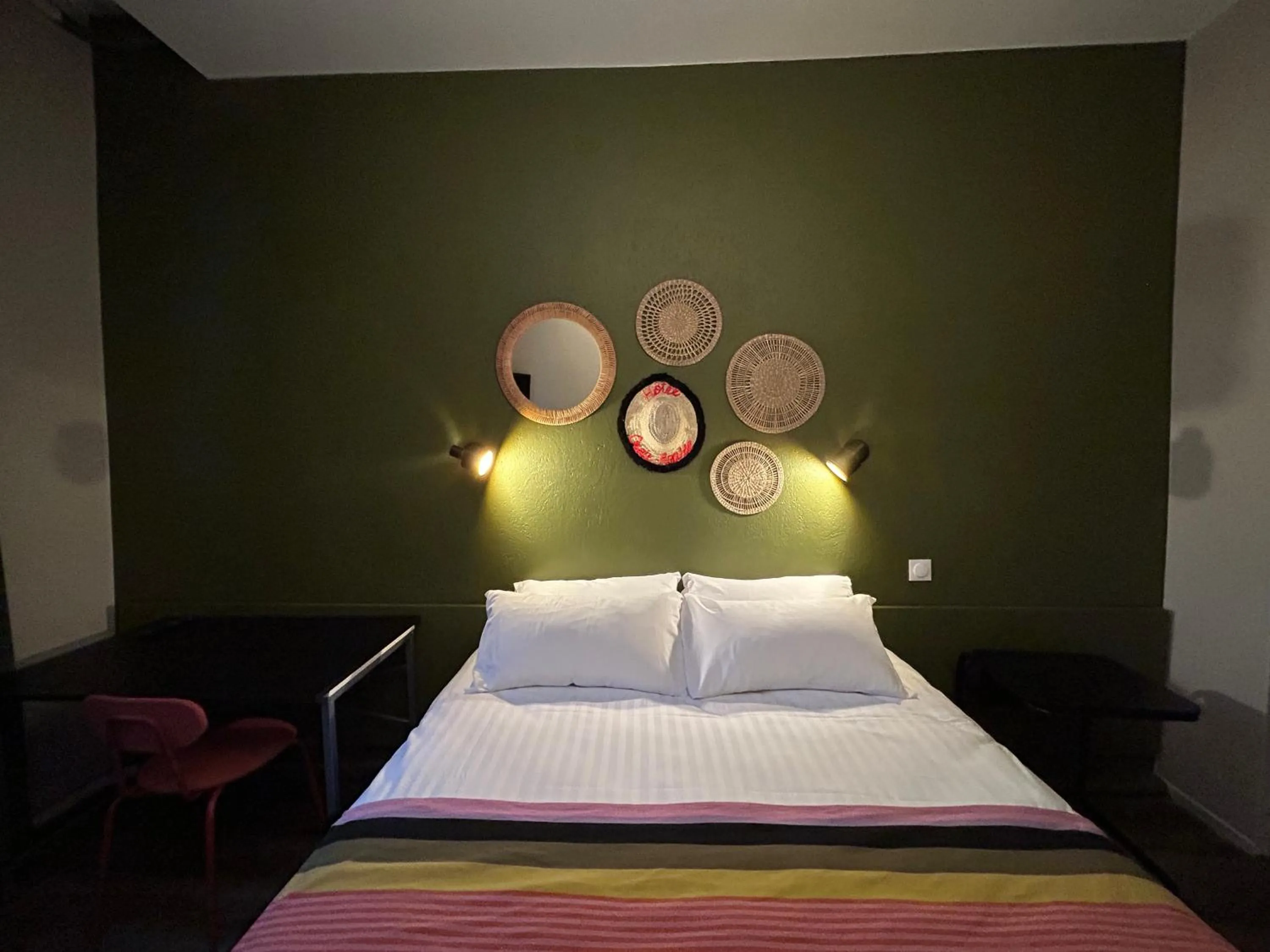 Bedroom, Bed in Hôtel de la Croix-Rousse