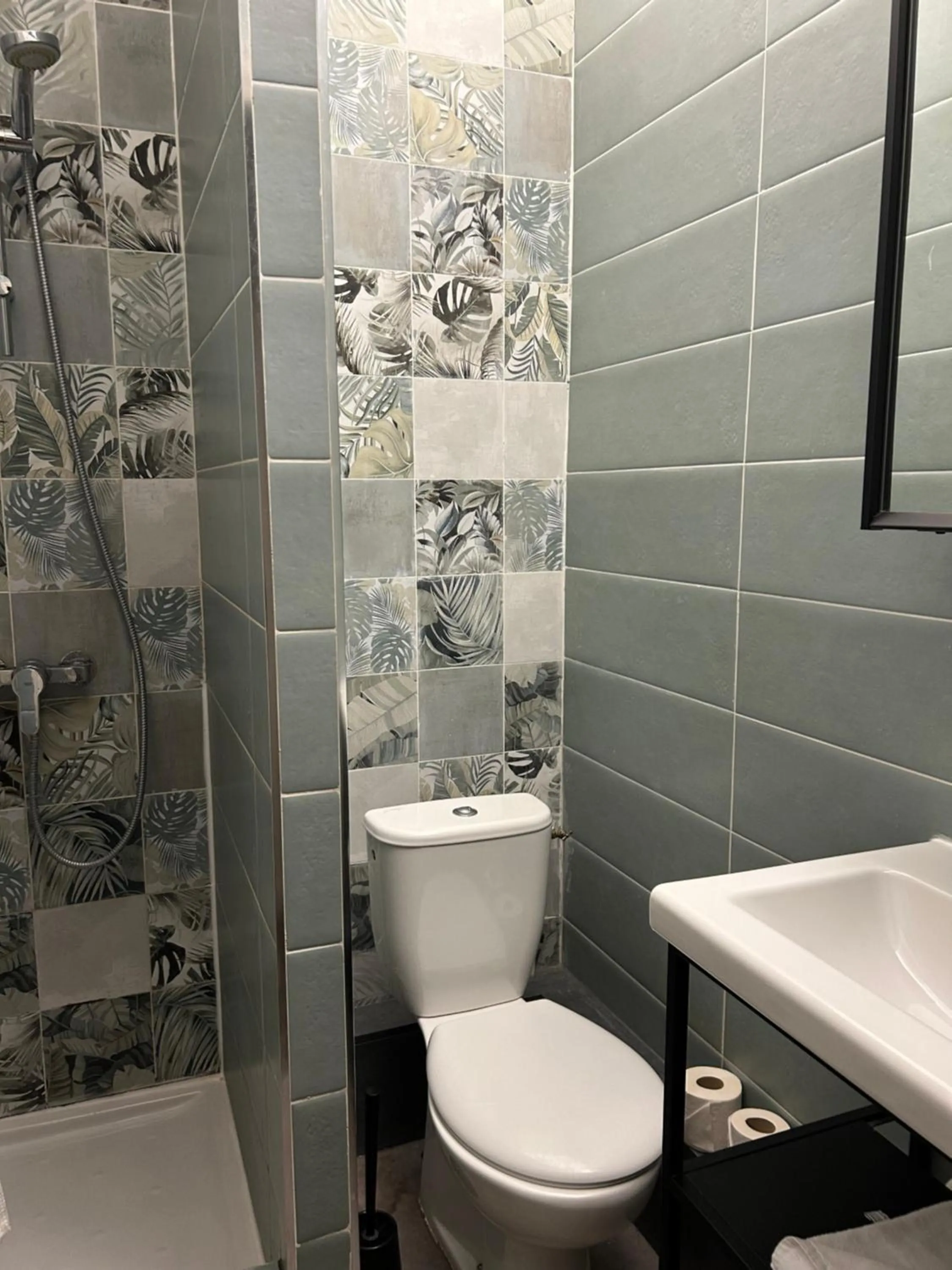 Bathroom in Hôtel de la Croix-Rousse