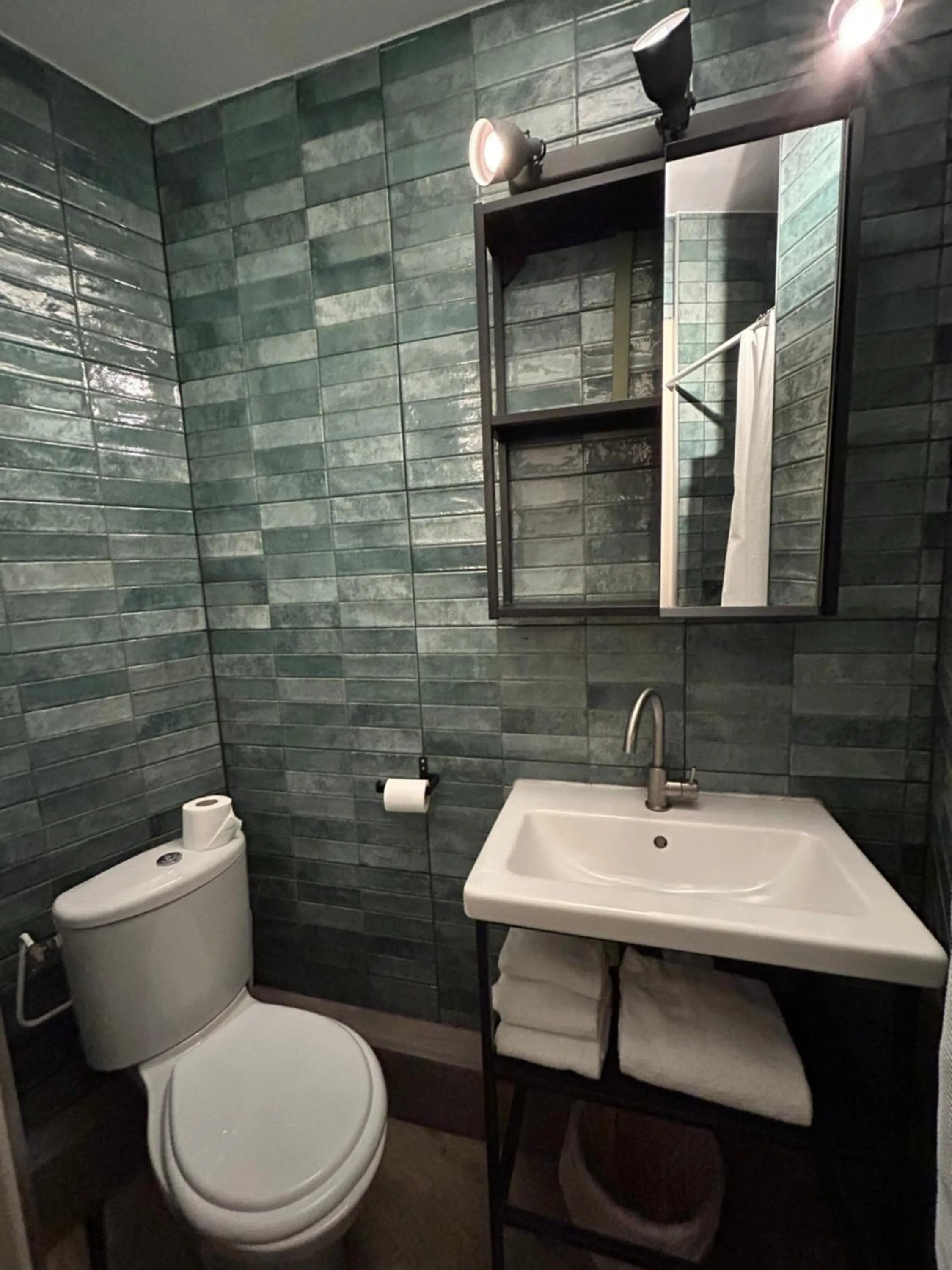 Bathroom in Hôtel de la Croix-Rousse