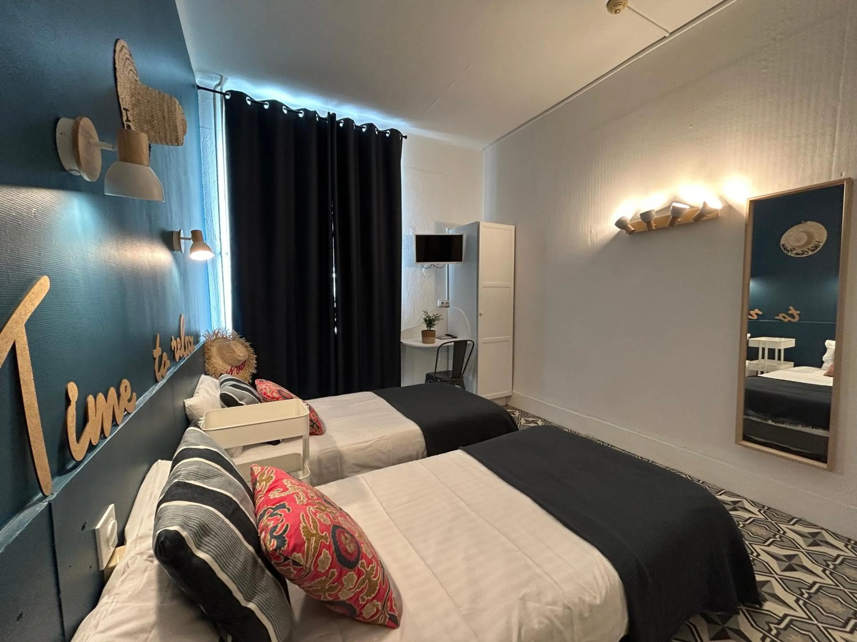 Photo of the whole room, Bed in Hôtel de la Croix-Rousse