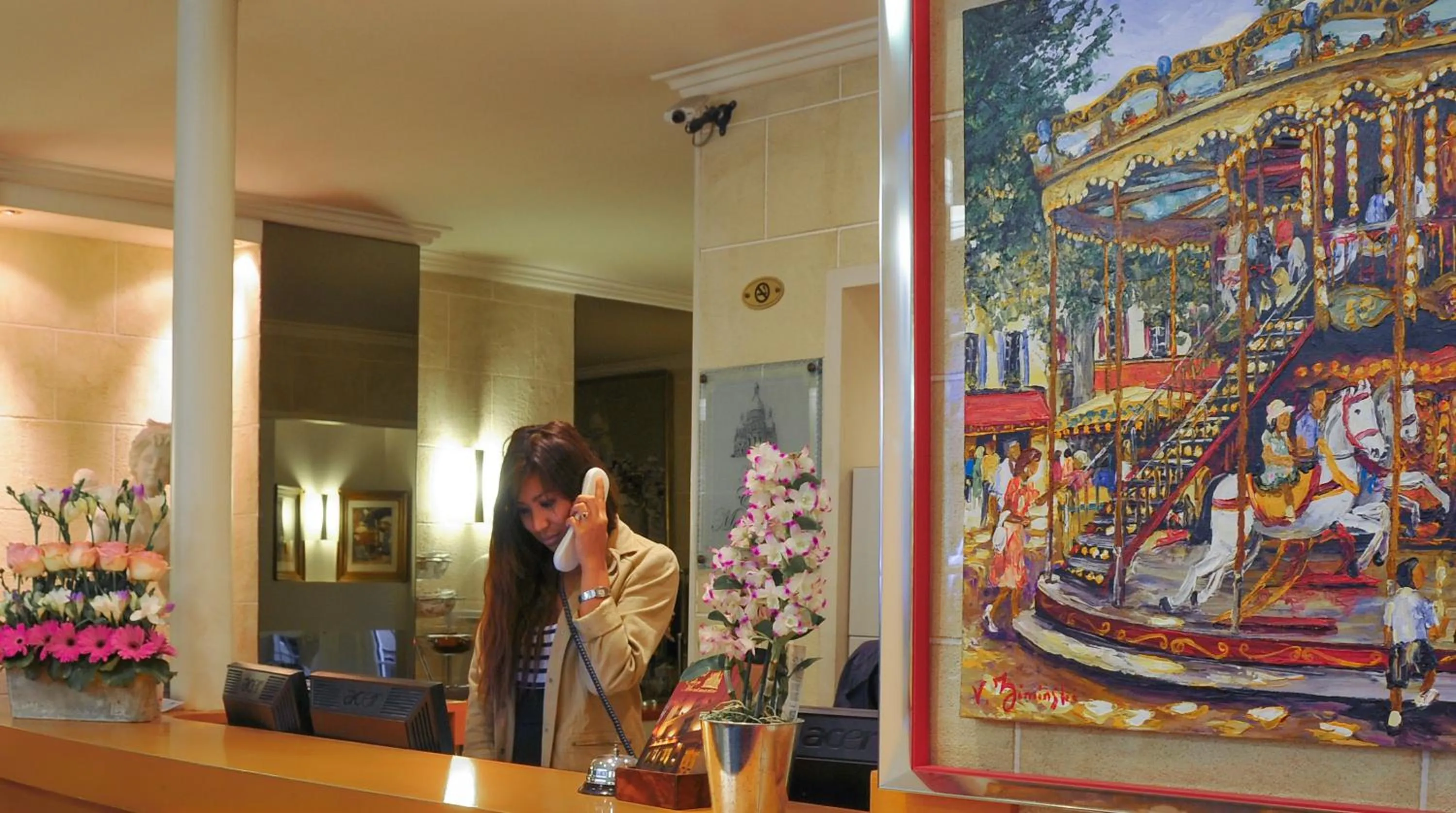 Lobby or reception in Hotel Eden Montmartre