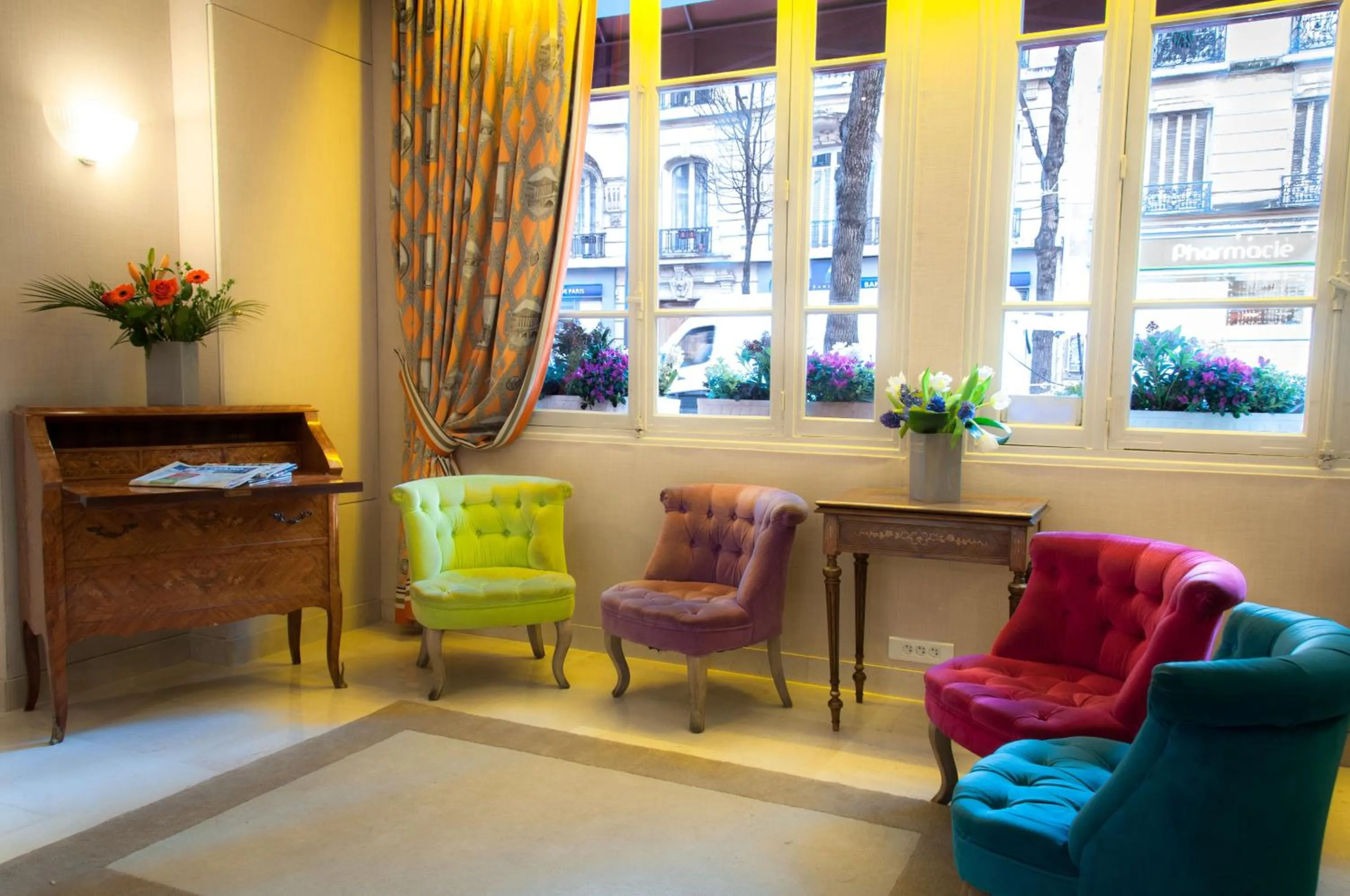 Lobby or reception in Hotel Eden Montmartre