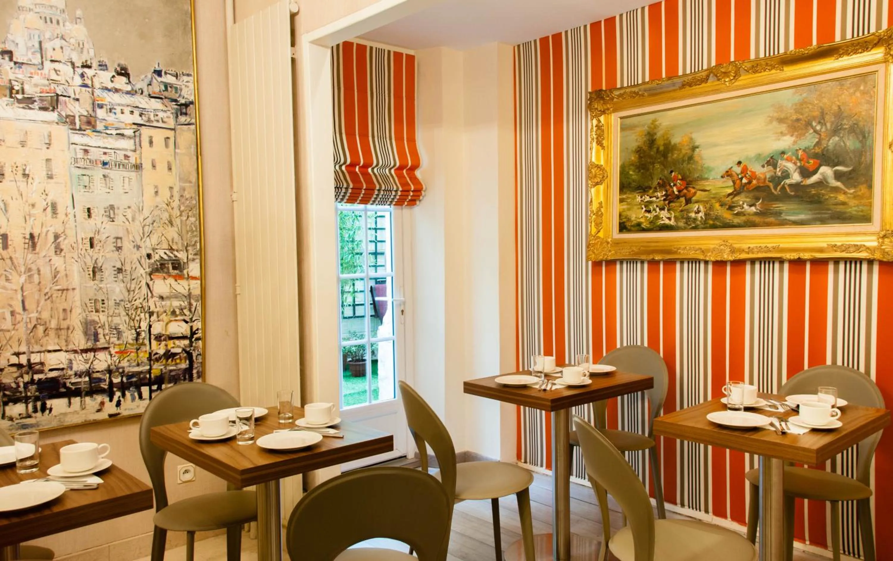 Restaurant/places to eat in Hotel Eden Montmartre
