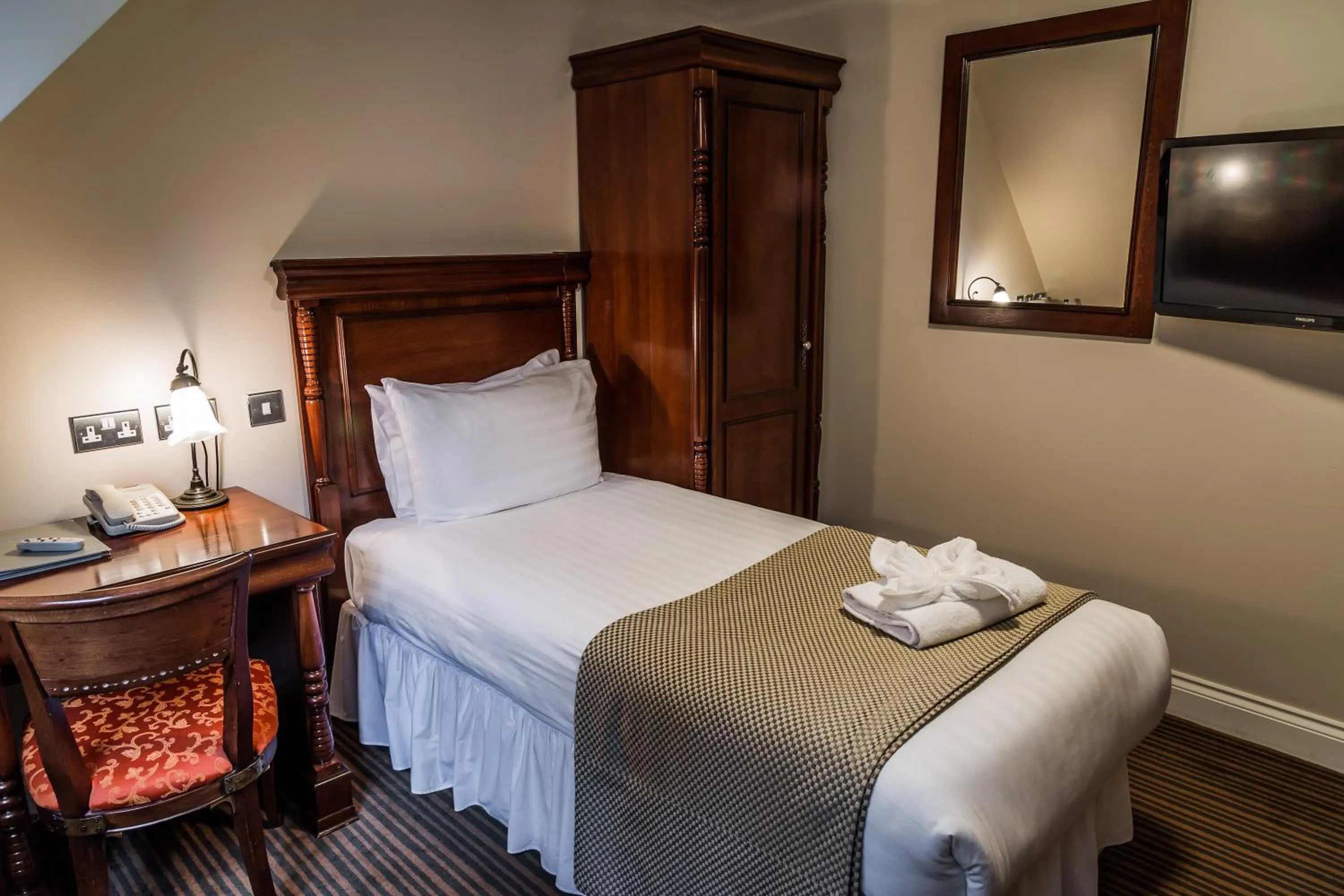 Bedroom, Bed in The Casa Hotel and Marco Pierre White Restaurant - Camberley West