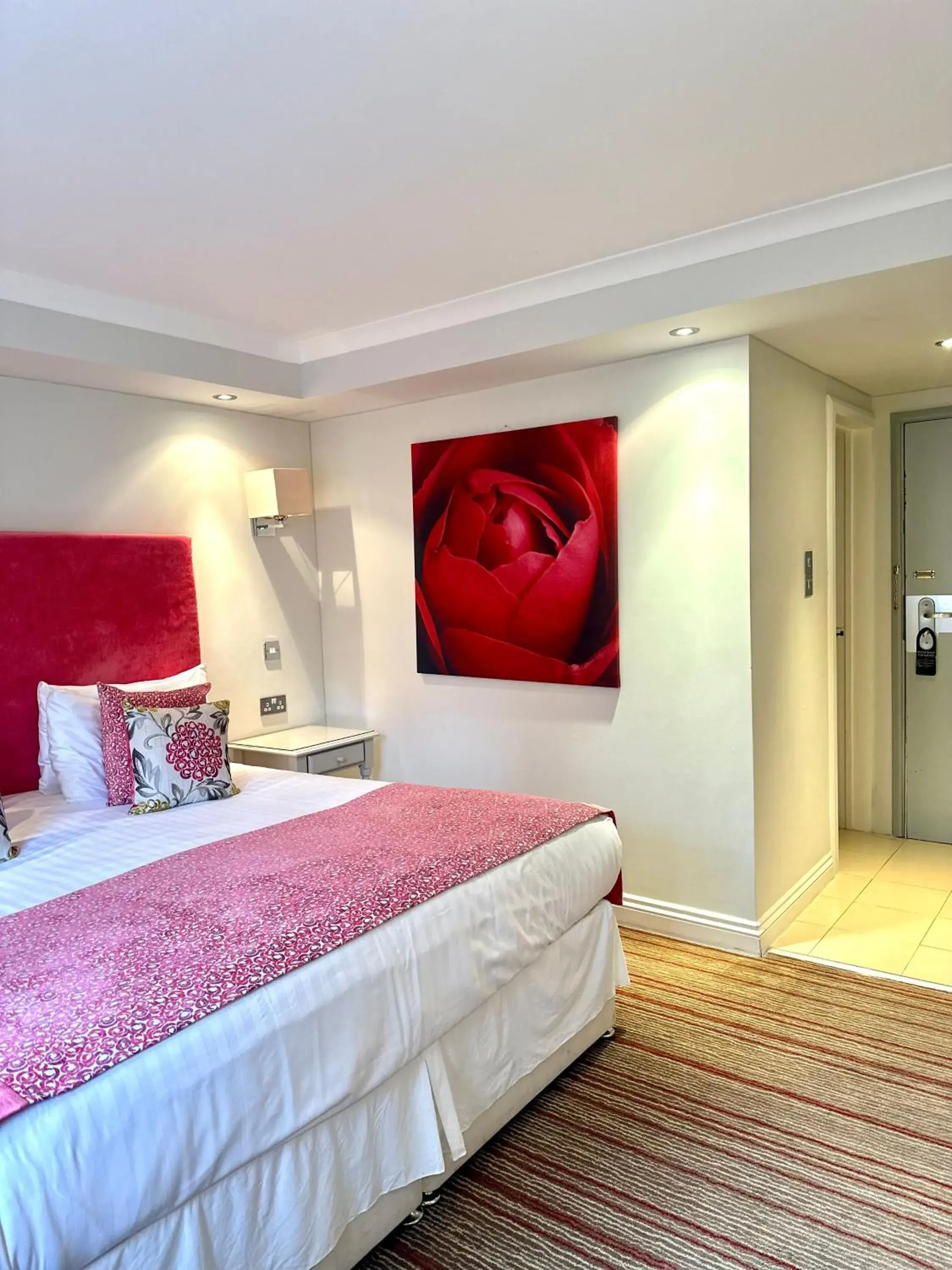 Standard King Room - Lower Level/Non-Smoking in The Casa Hotel, Sure Hotel Collection by Best Western Standard King Room - Lower Level/Non-Smoking in The Casa Hotel, Sure Hotel Collection by Best Western