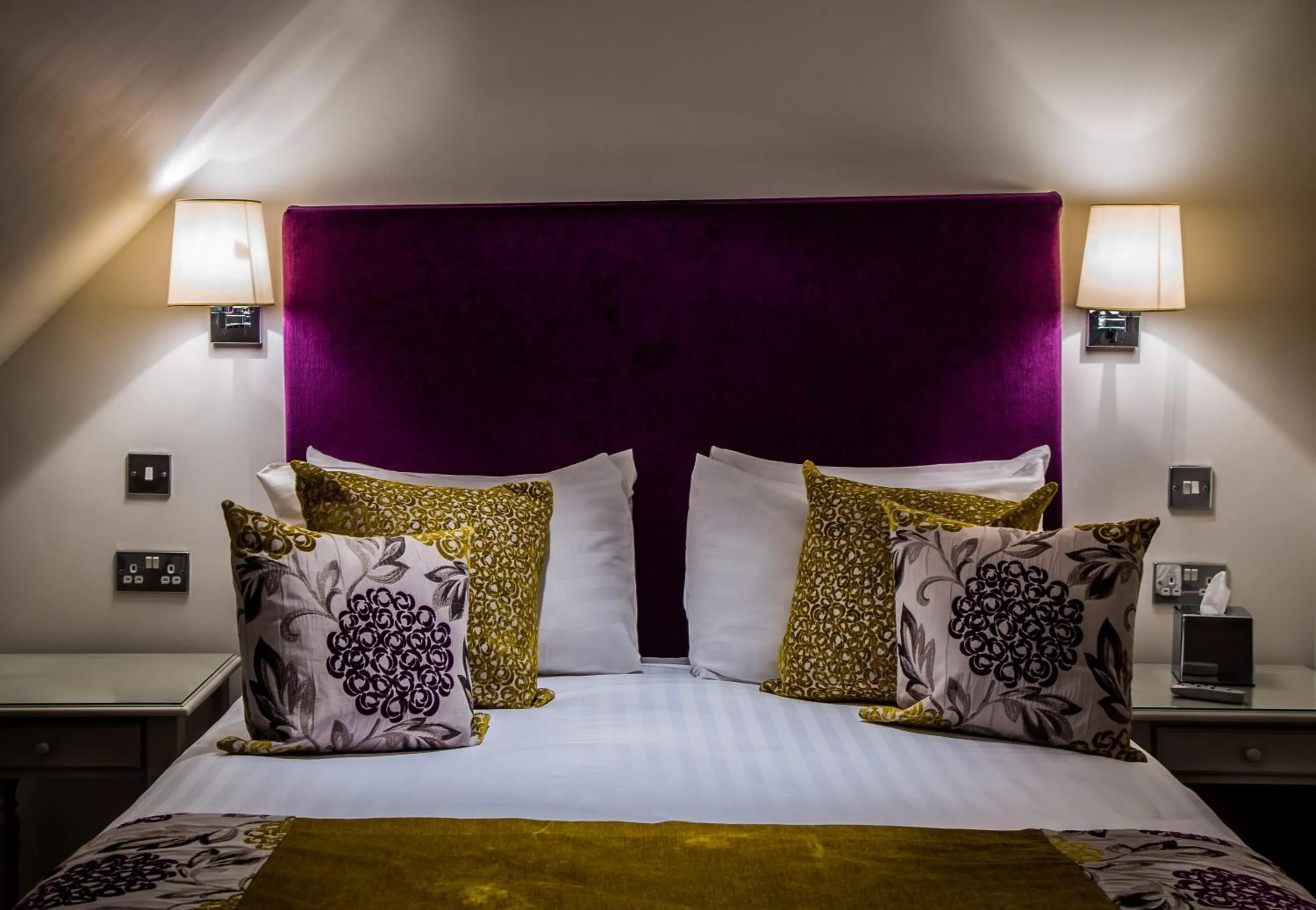 Bed in The Casa Hotel and Marco Pierre White Restaurant - Camberley West