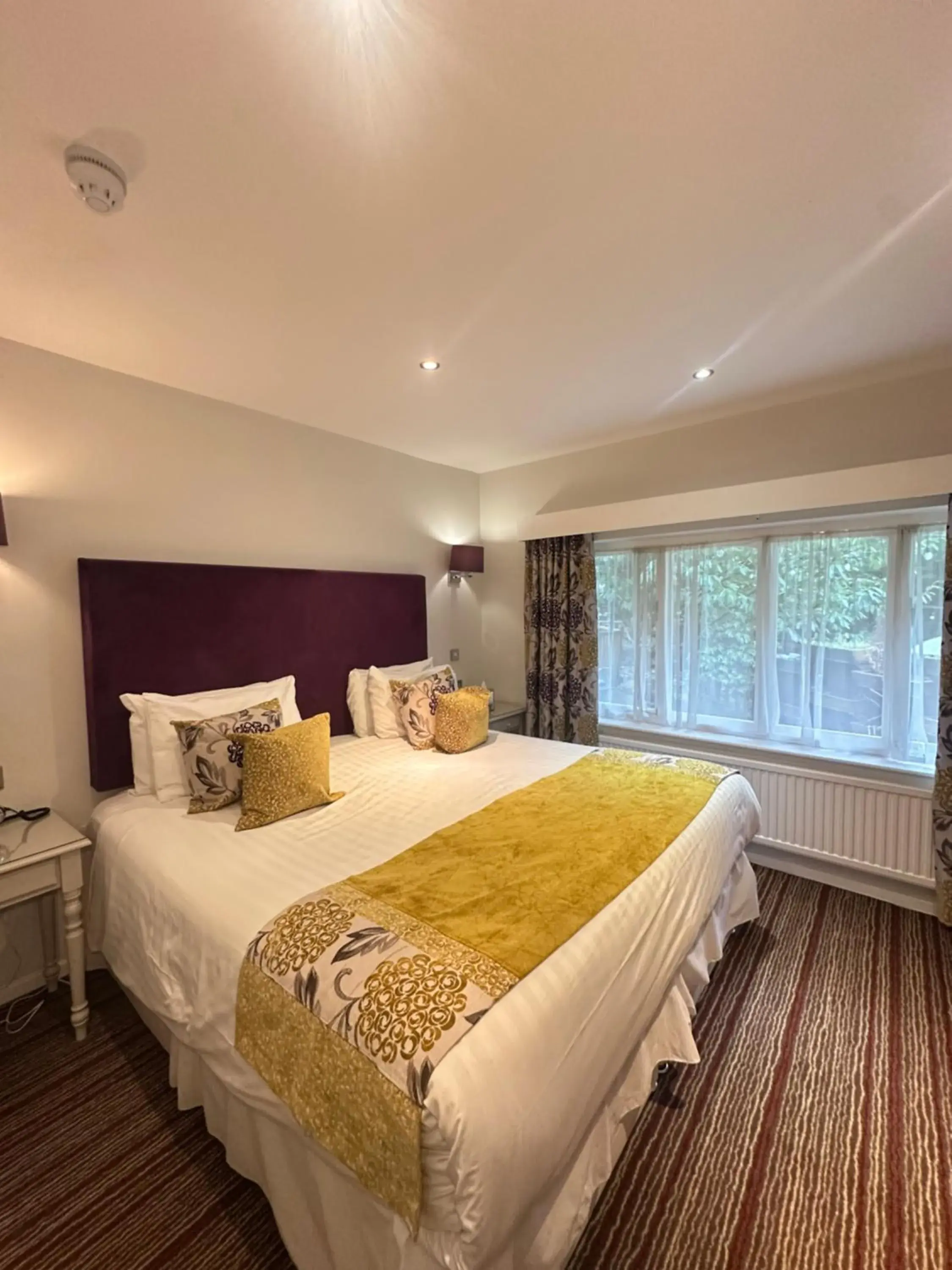 Deluxe King Room - Non-Smoking in The Casa Hotel, Sure Hotel Collection by Best Western Deluxe King Room - Non-Smoking in The Casa Hotel, Sure Hotel Collection by Best Western