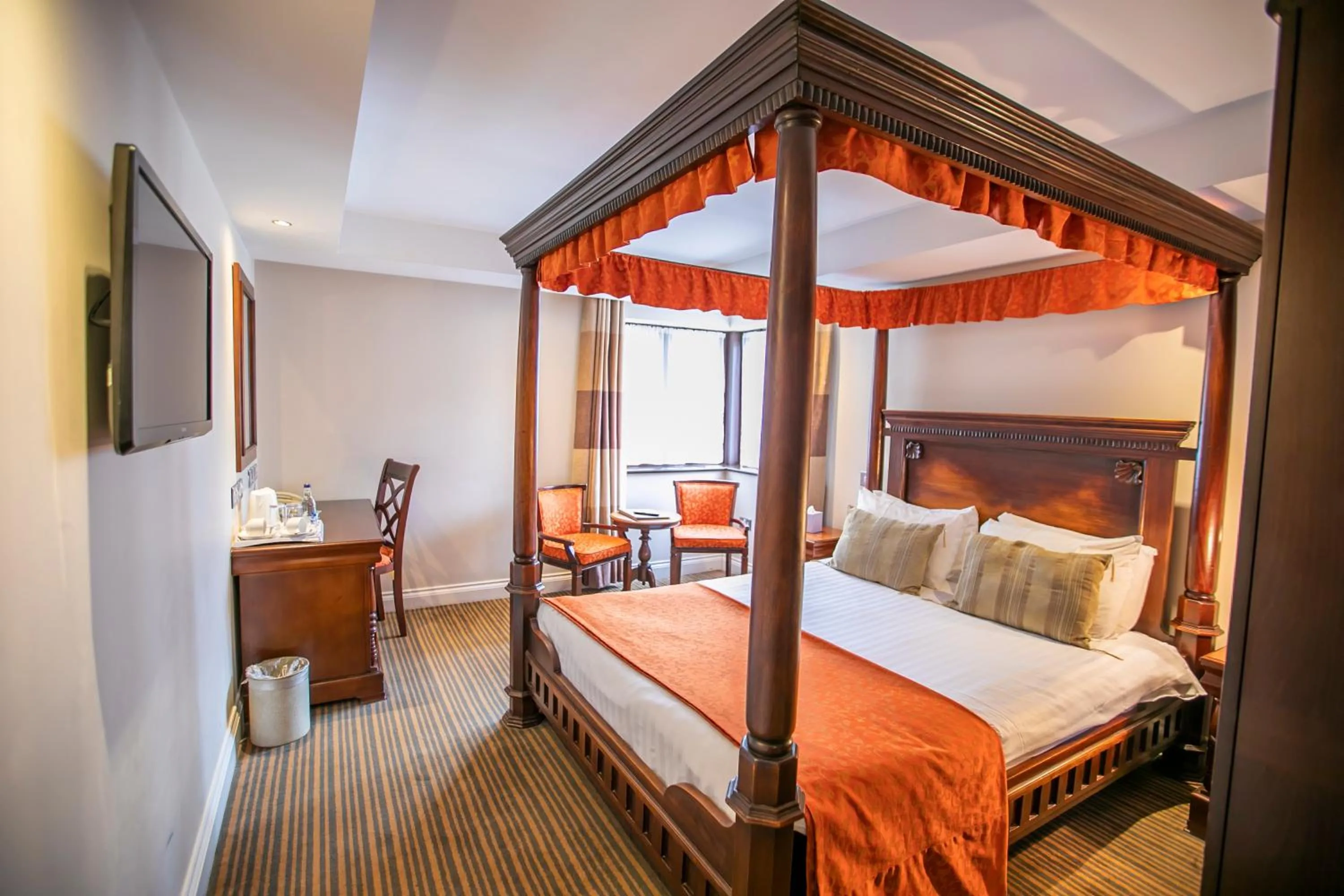 Photo of the whole room, Bed in The Casa Hotel and Marco Pierre White Restaurant - Camberley West