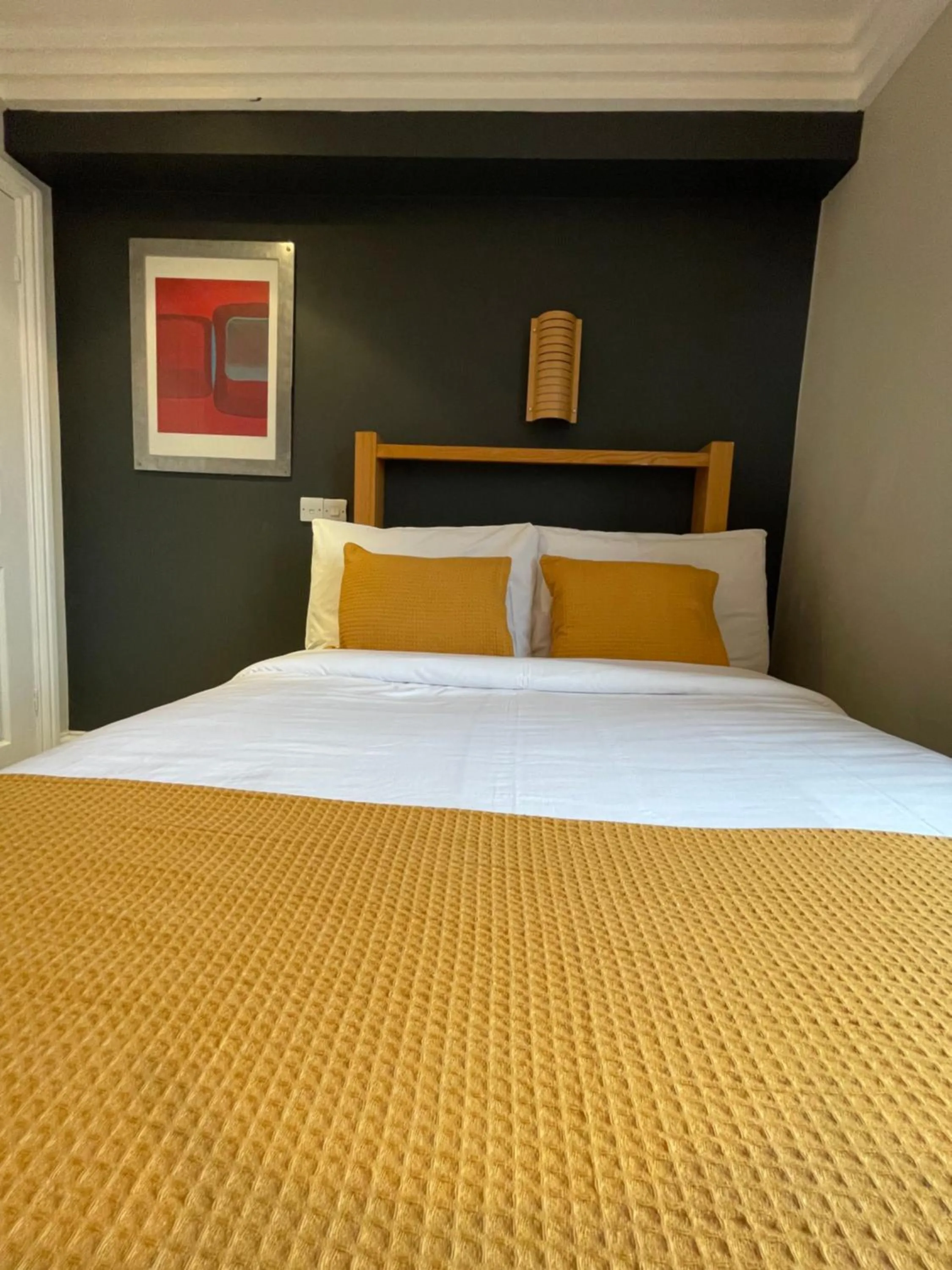 Bed in Shandon Hotel