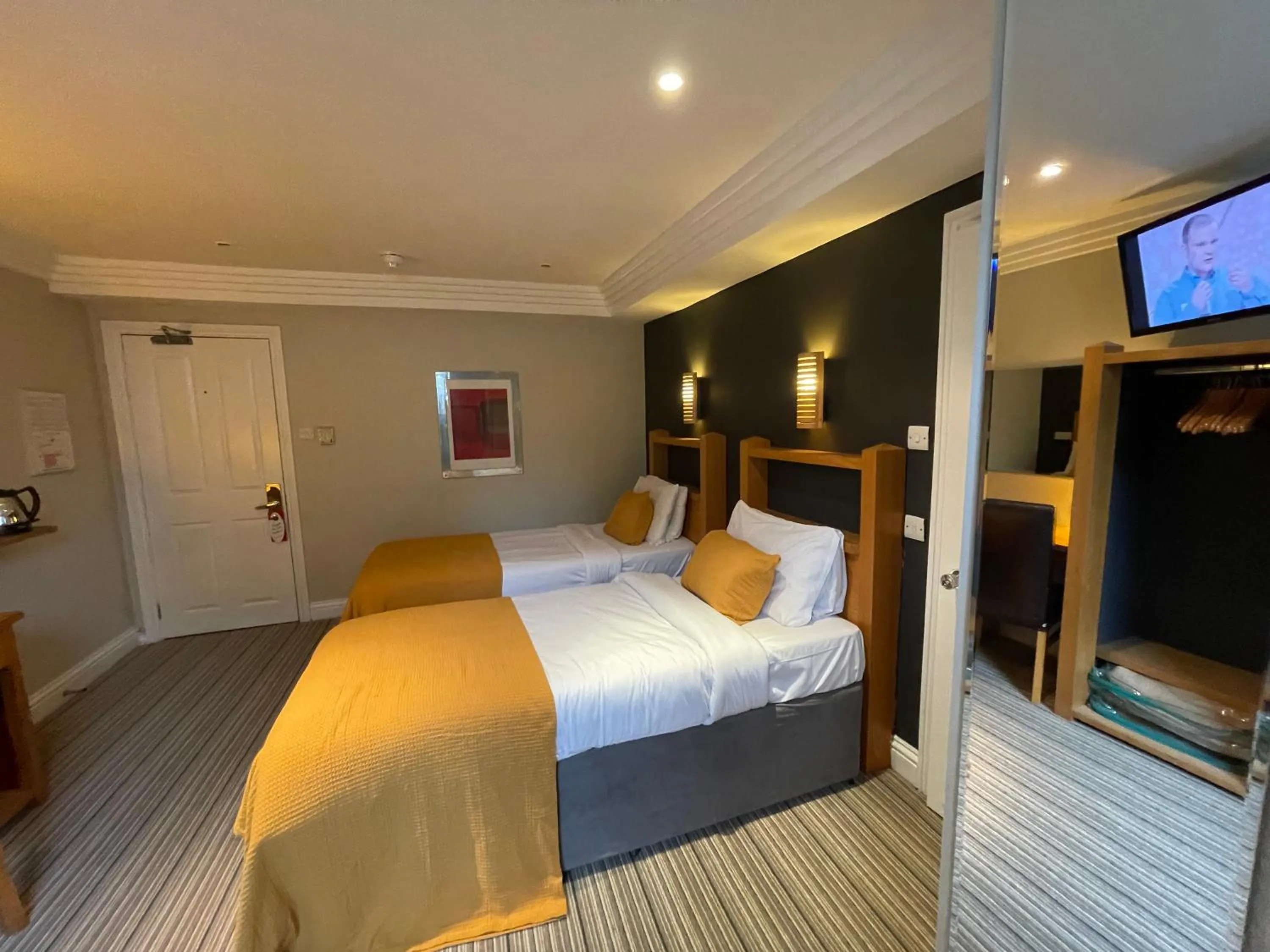 Bedroom, Bed in Shandon Hotel