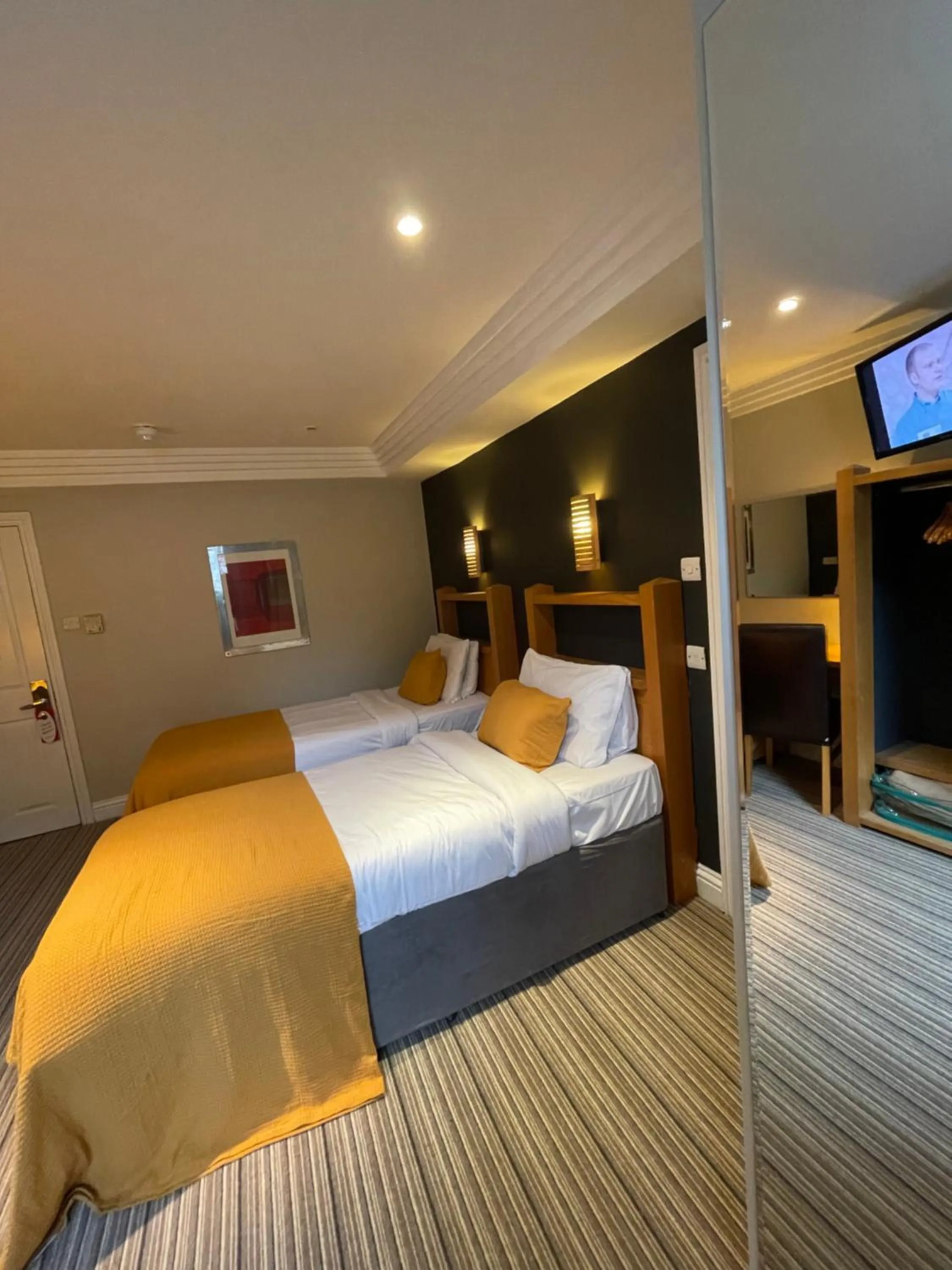 Bedroom, Bed in Shandon Hotel