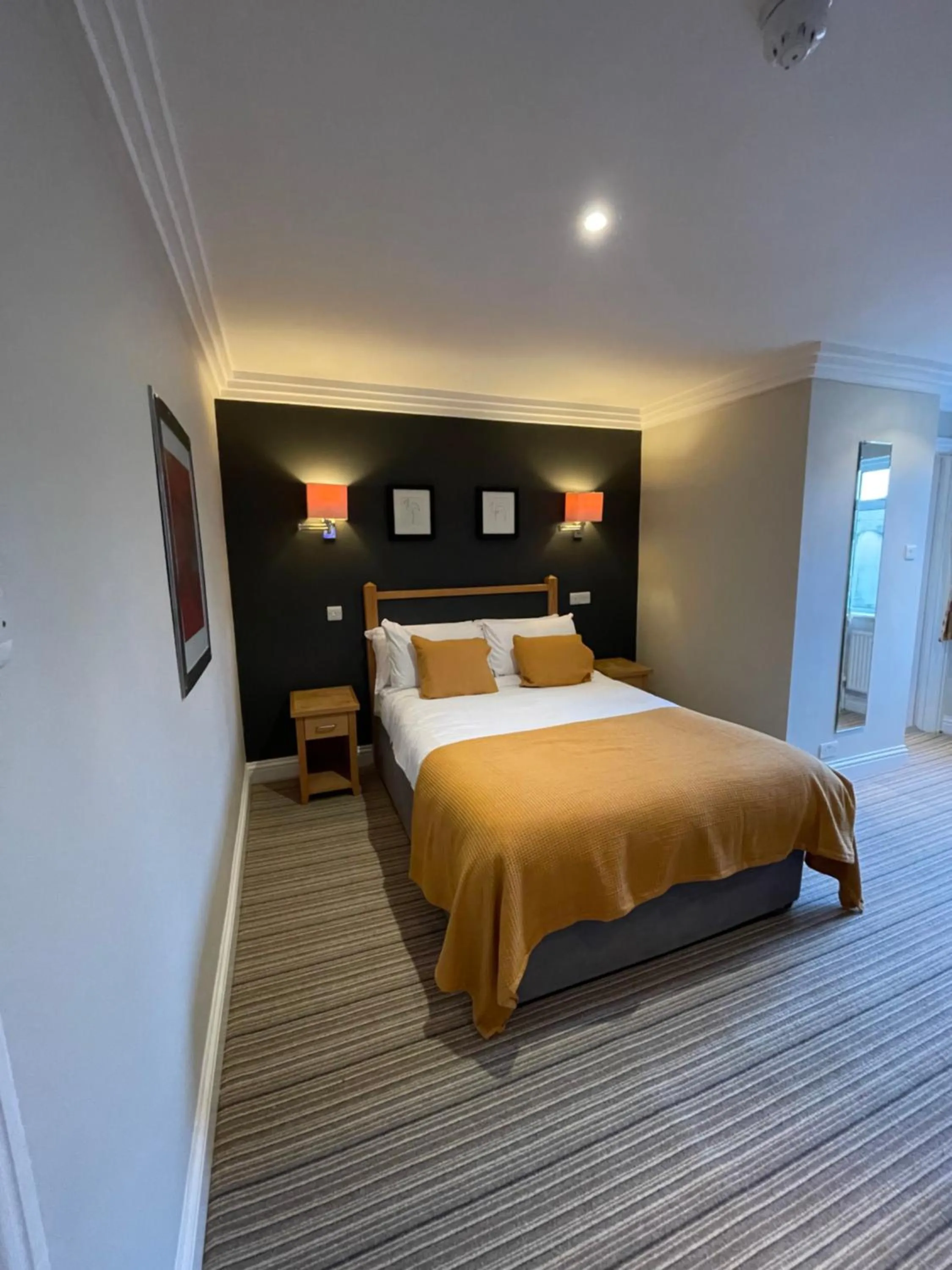 Bed in Shandon Hotel